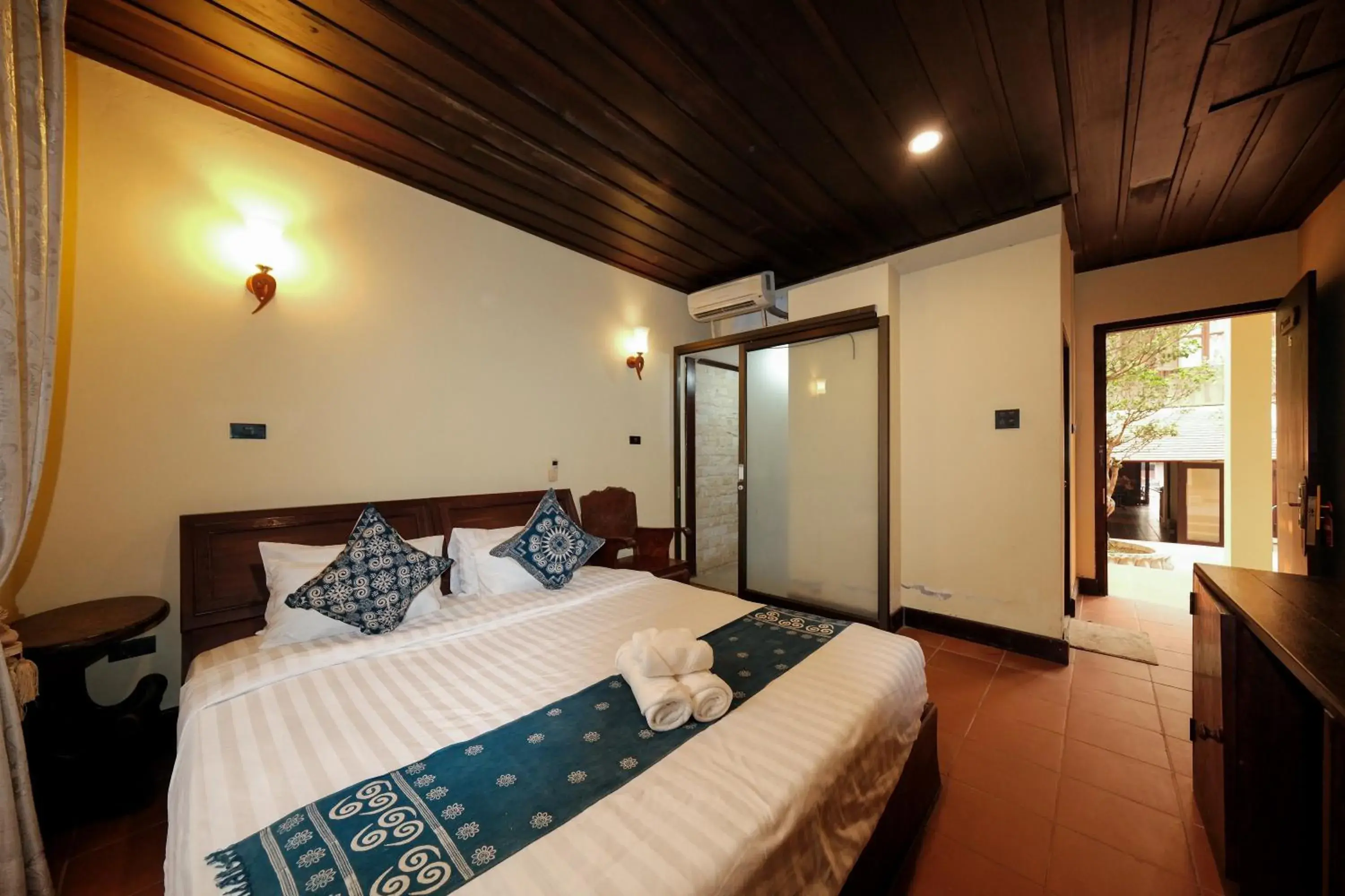 Superior King Room in Bualuang Hotel Superior King Room in Bualuang Hotel