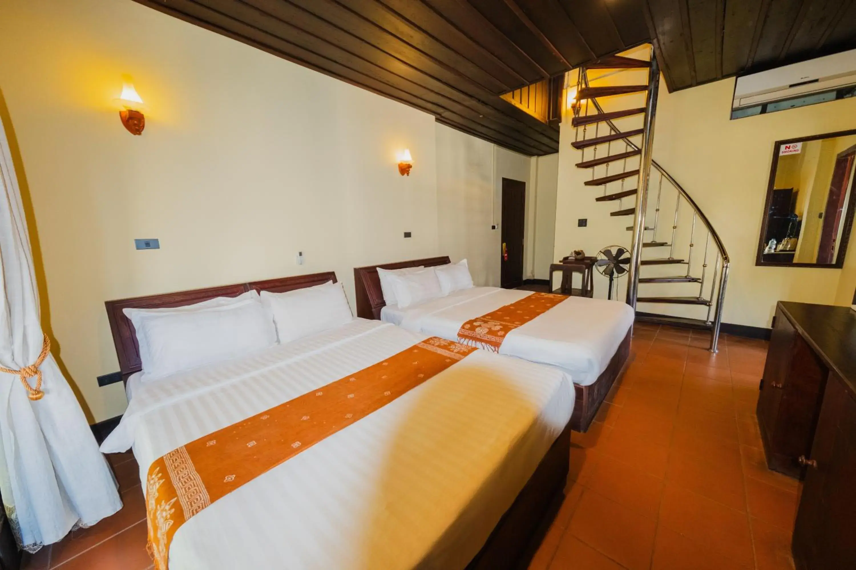Standard Family Room in Bualuang Hotel Standard Family Room in Bualuang Hotel
