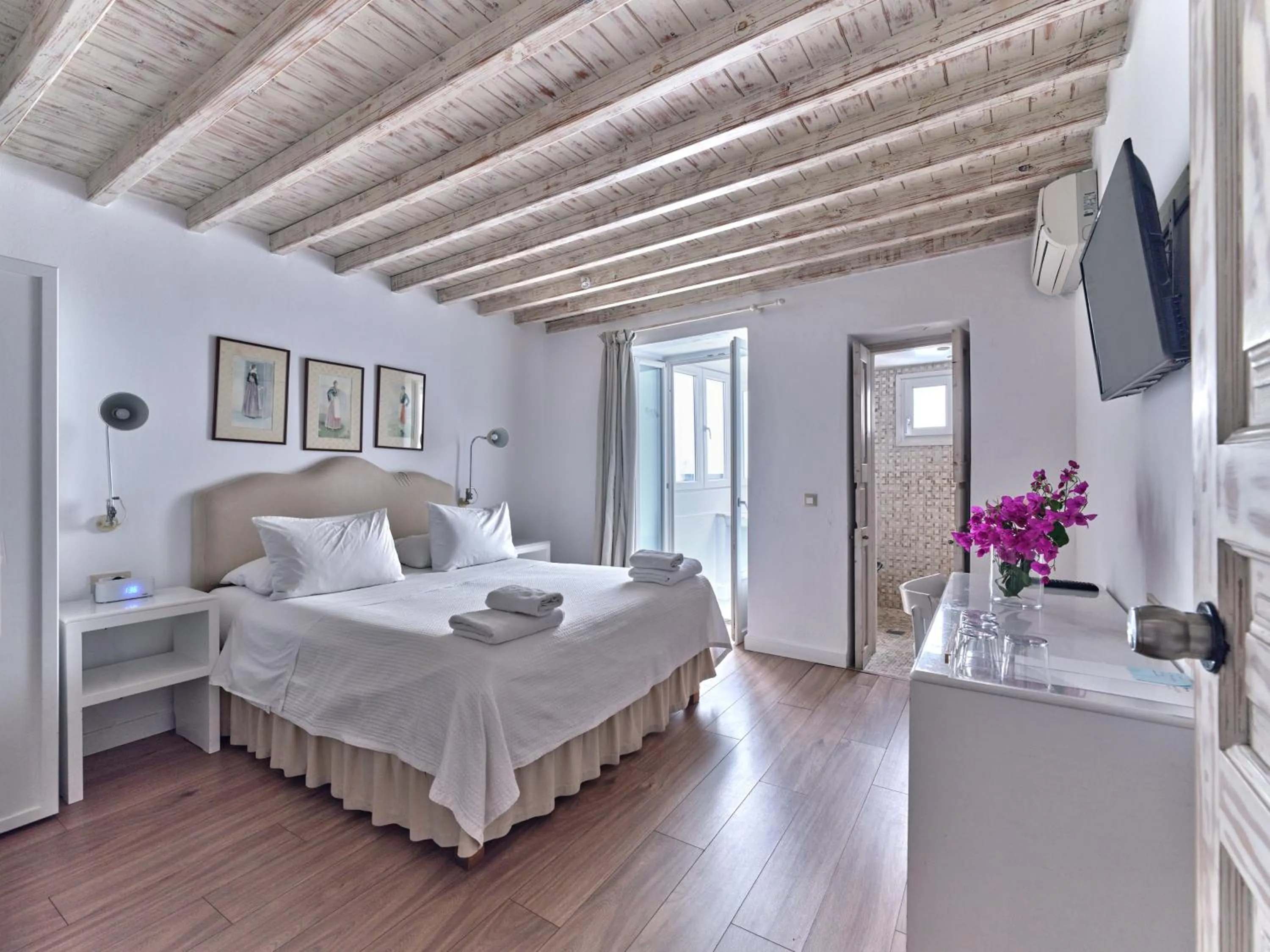 Bed in La Maison Kalogera