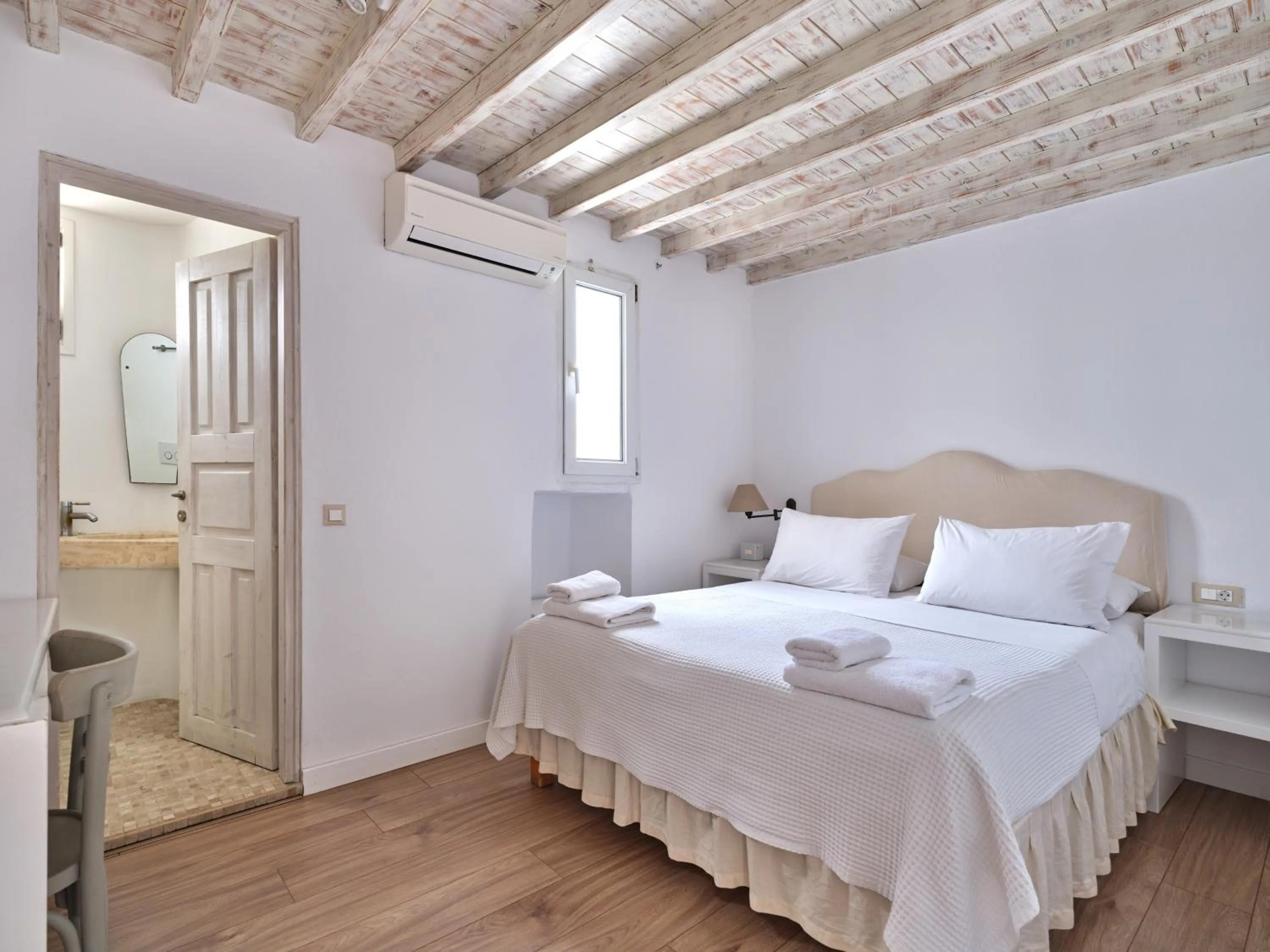 Bed in La Maison Kalogera