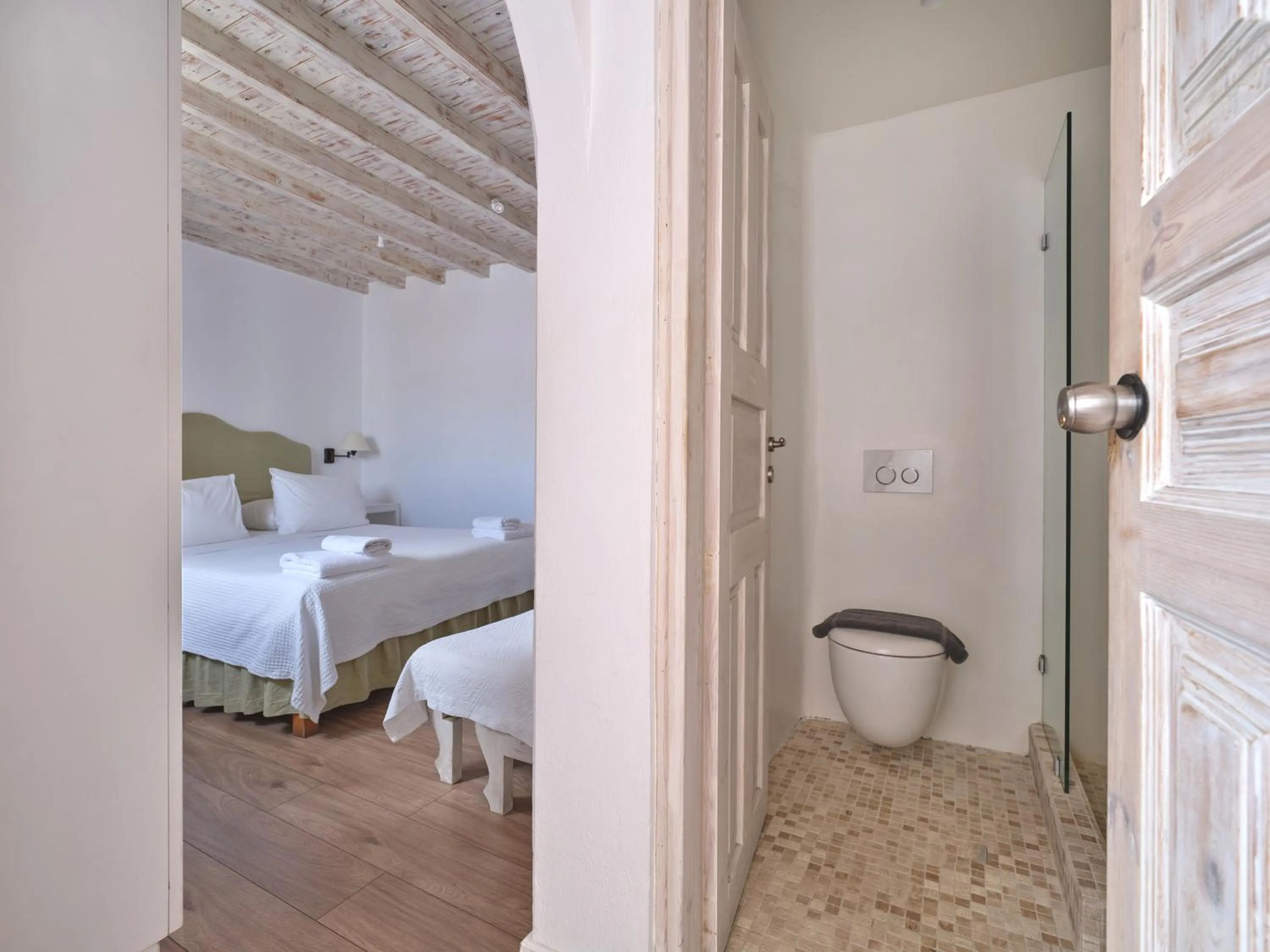 Photo of the whole room, Bed in La Maison Kalogera