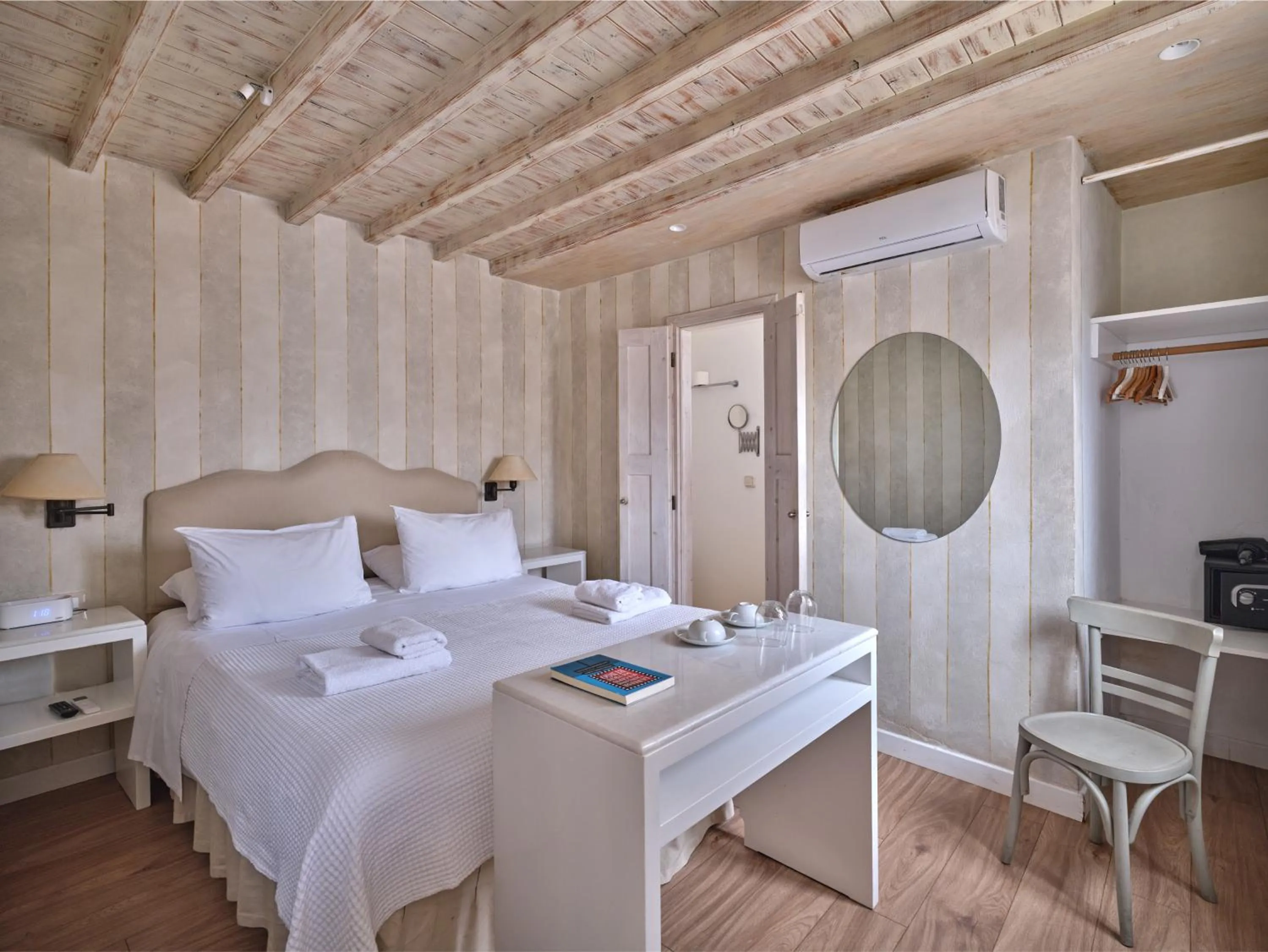 Bed in La Maison Kalogera