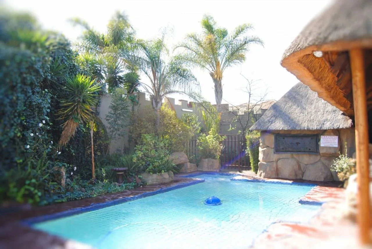 Swimming pool in Castle Lodge