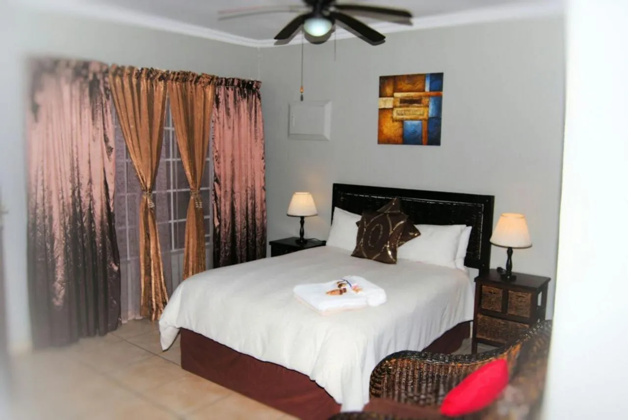 Photo of the whole room in Castle Lodge