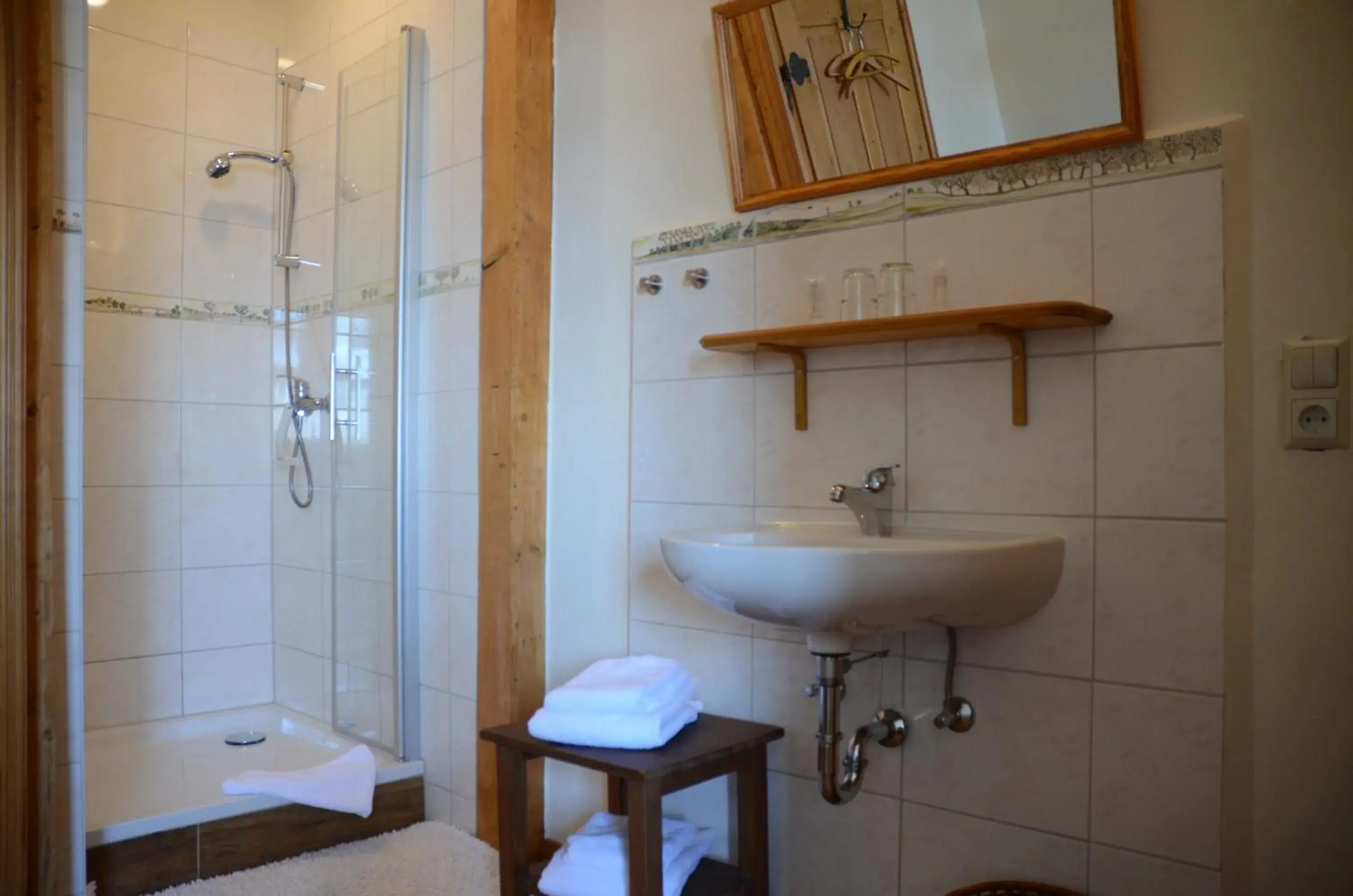 Small Double Room - single occupancy in Schloss Herberge Hohenerxleben Small Double Room - single occupancy in Schloss Herberge Hohenerxleben