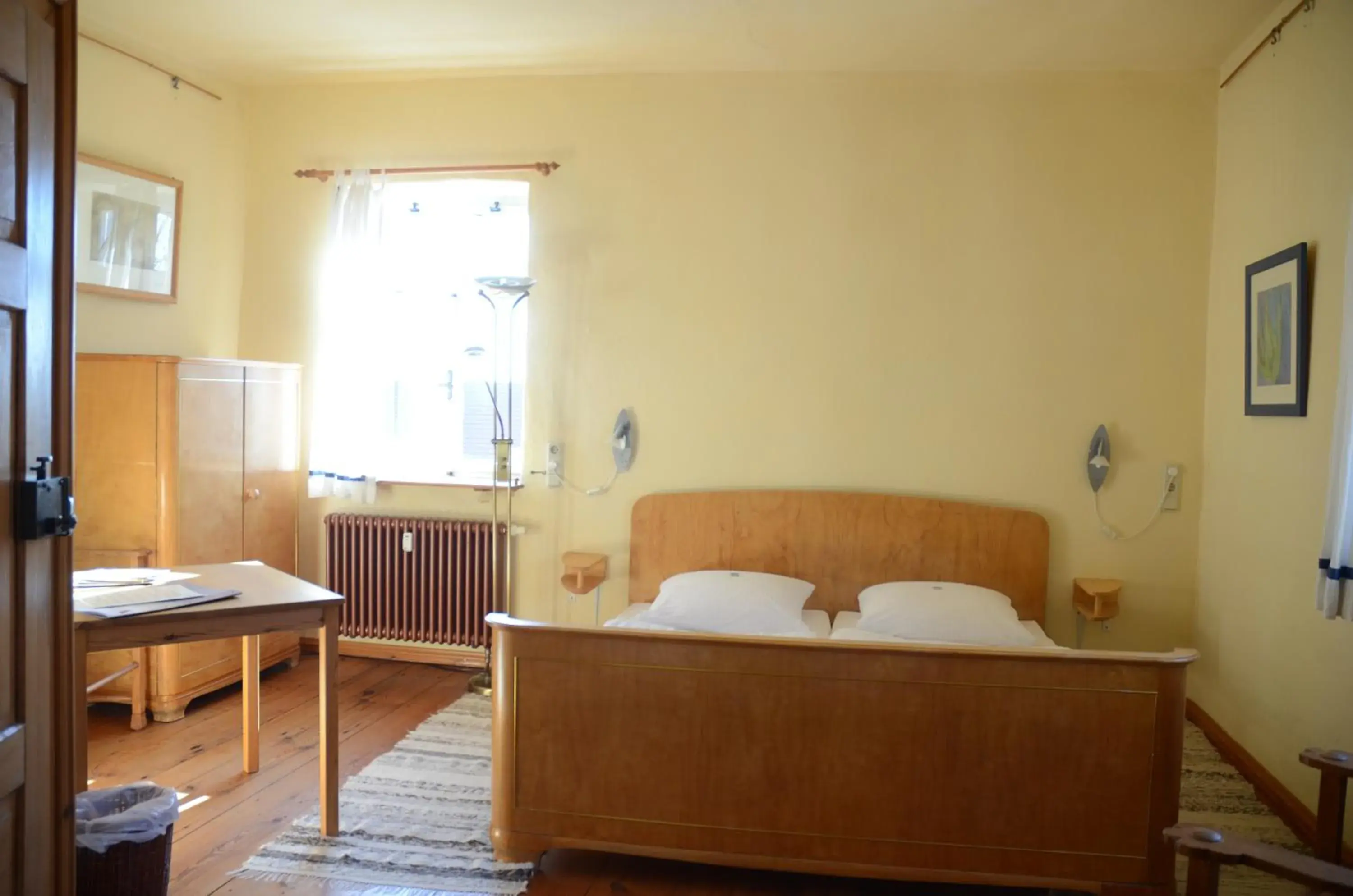 Double Room with Private Bathroom - single occupancy in Schloss Herberge Hohenerxleben Double Room with Private Bathroom - single occupancy in Schloss Herberge Hohenerxleben