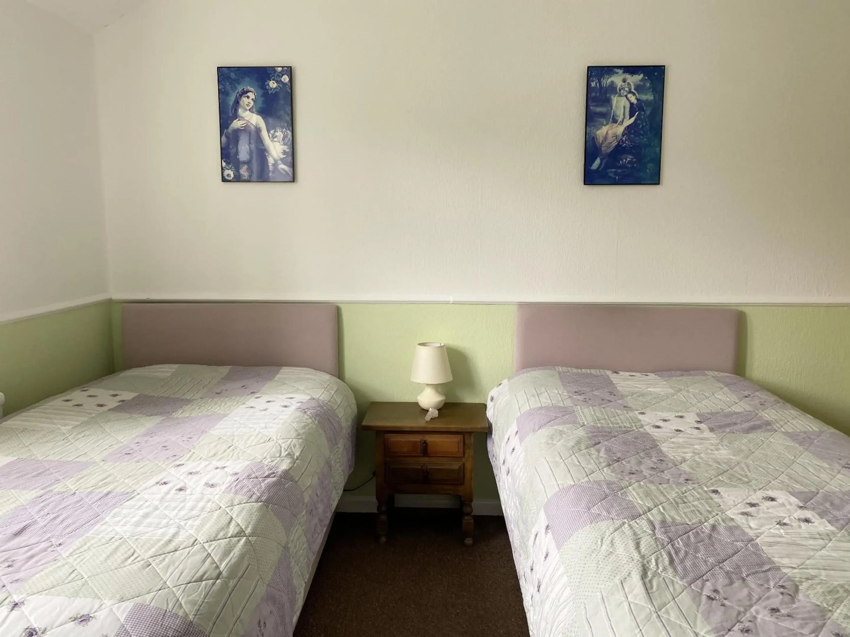 Bedroom, Bed in Camelot Retreat - Tor View Bedroom, Bed in Camelot Retreat - Tor View