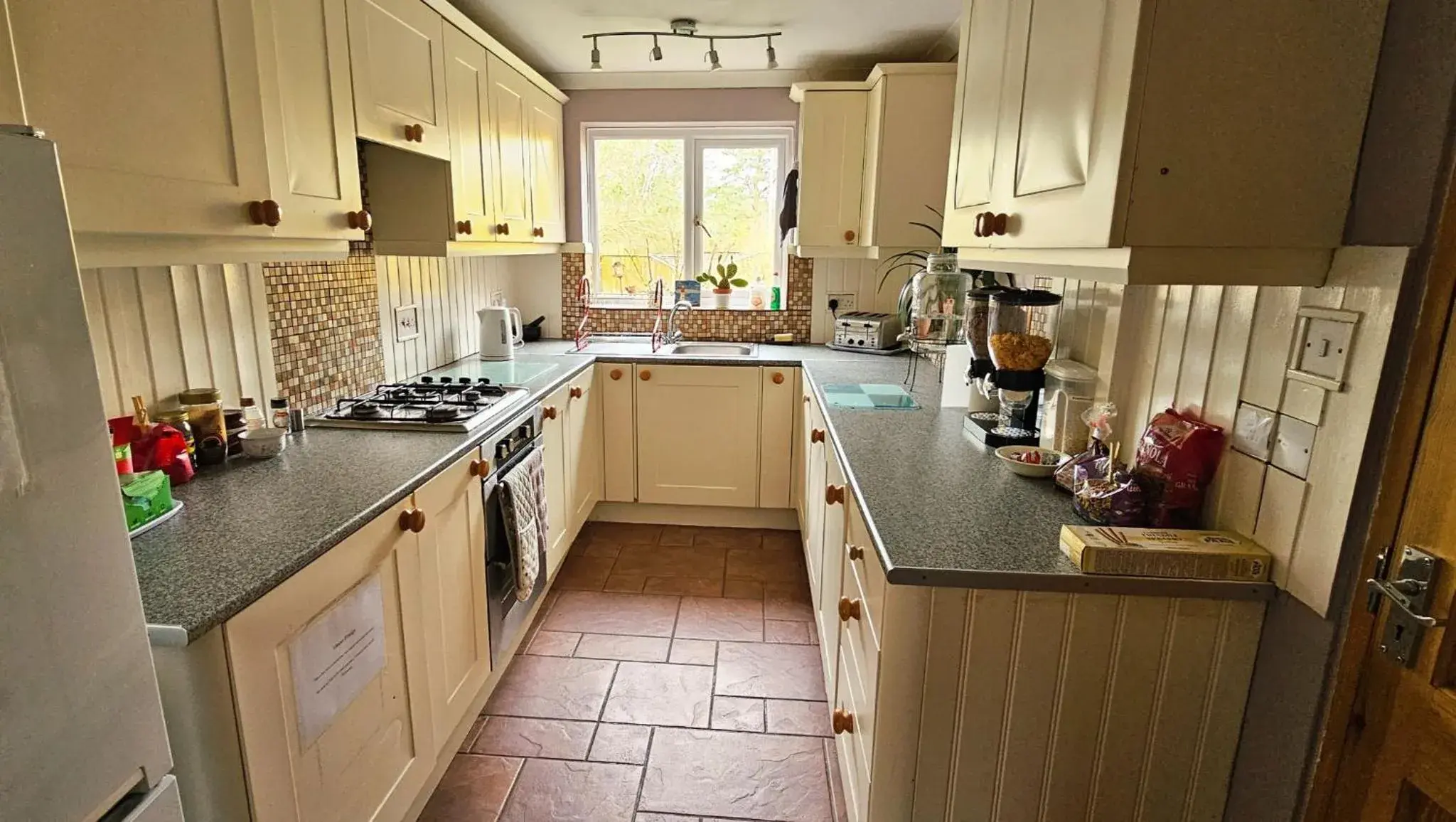 kitchen in Camelot Retreat - Tor View kitchen in Camelot Retreat - Tor View