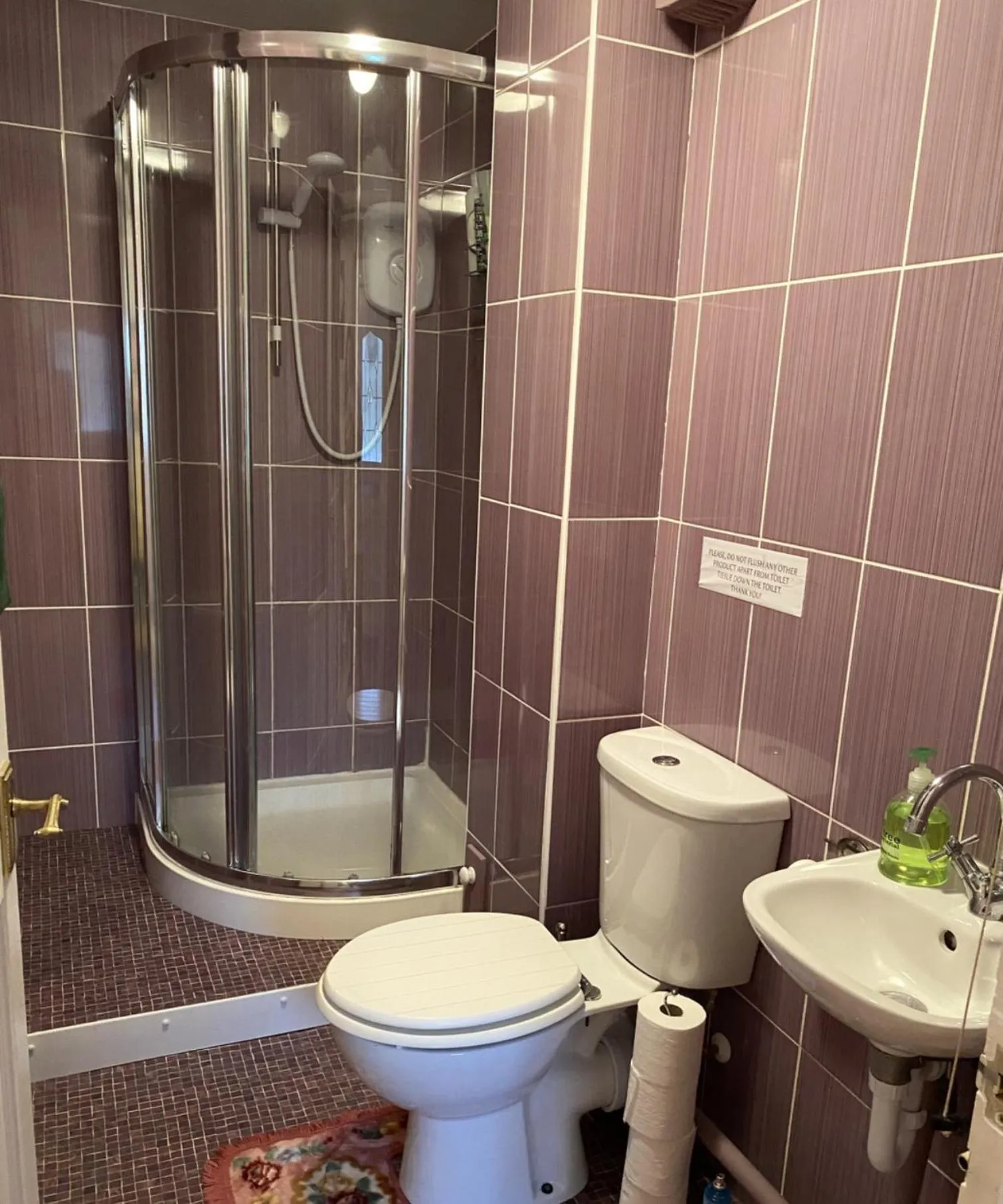 Bathroom in Camelot Retreat - Tor View