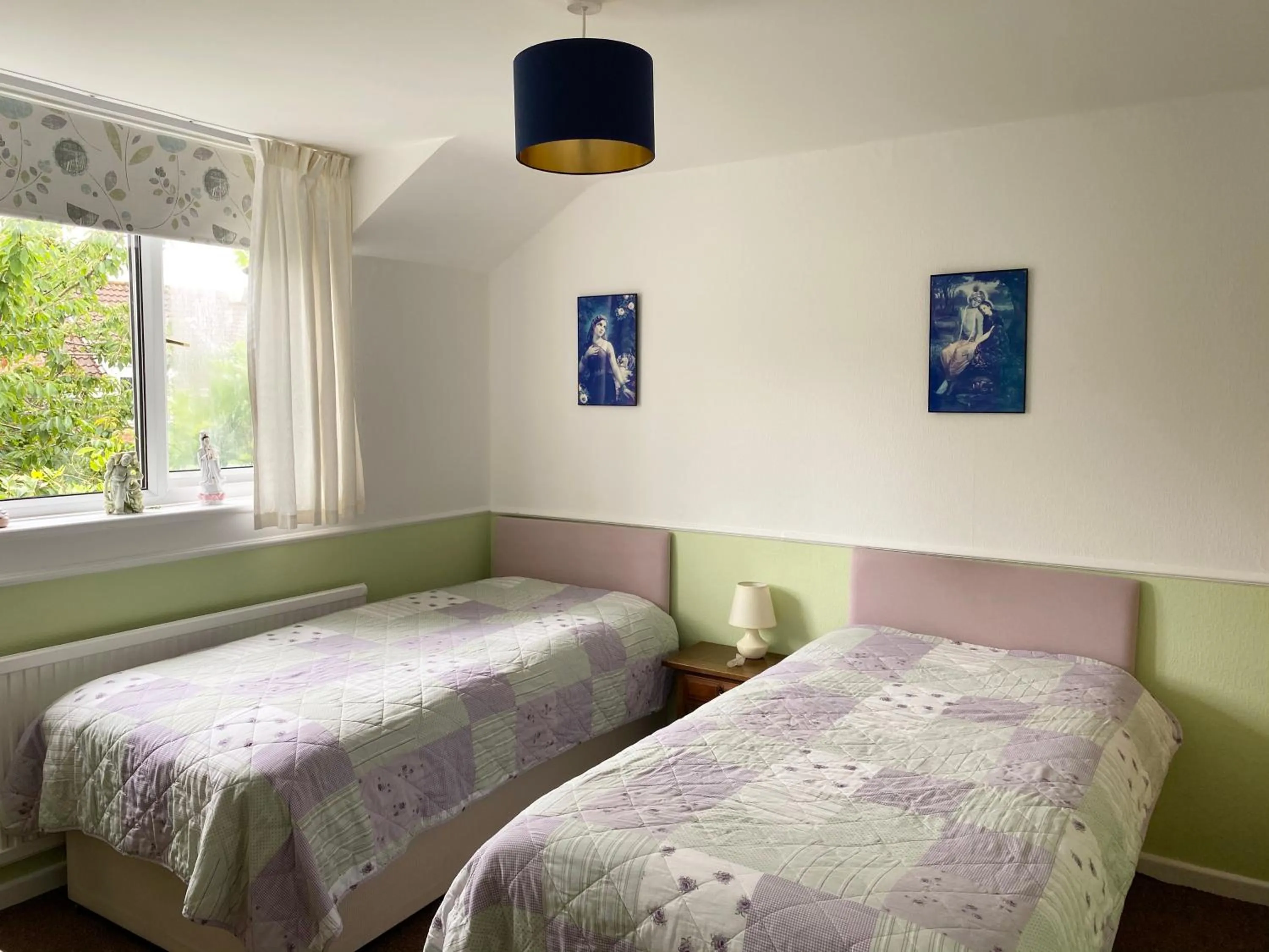 Bedroom, Bed in Camelot Retreat - Tor View