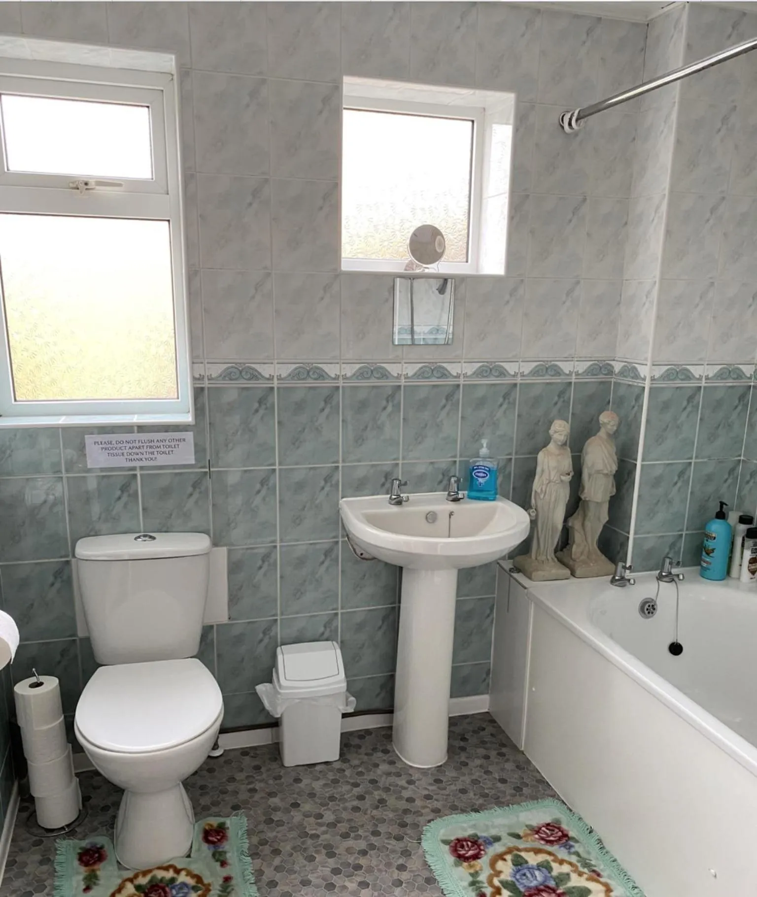 Bathroom in Camelot Retreat - Tor View