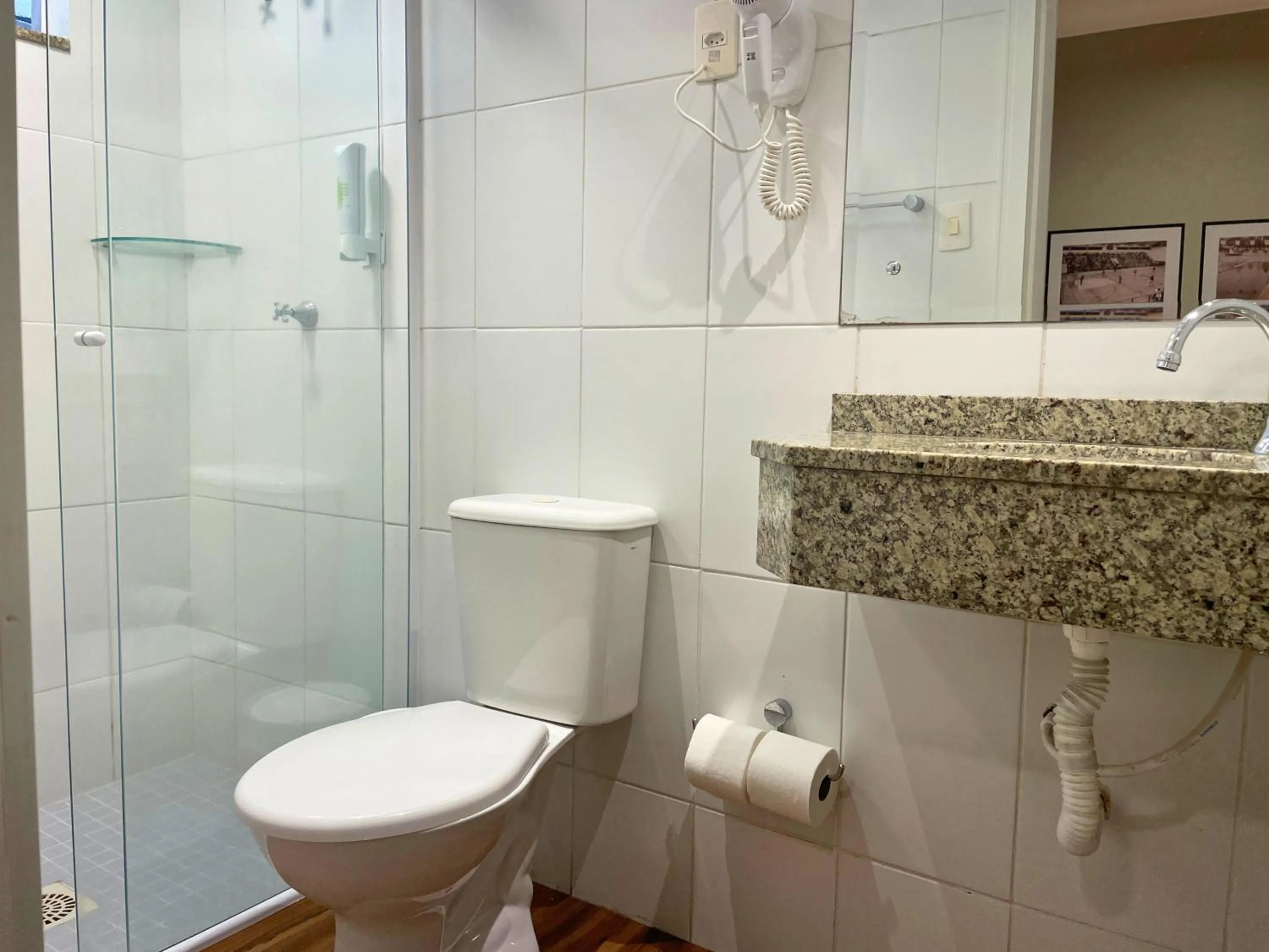 Shower in Hotel Nelo