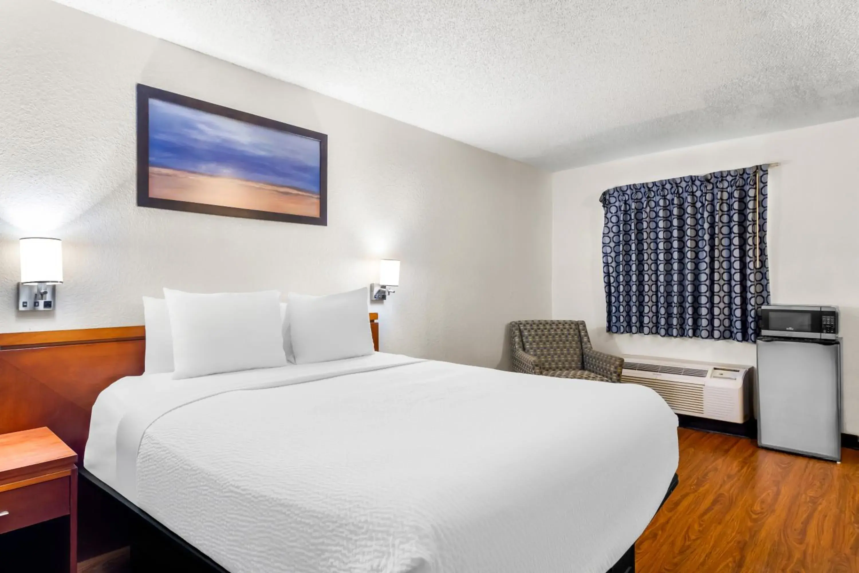 Standard Queen Room in Homestay Inn and suites Standard Queen Room in Homestay Inn and suites