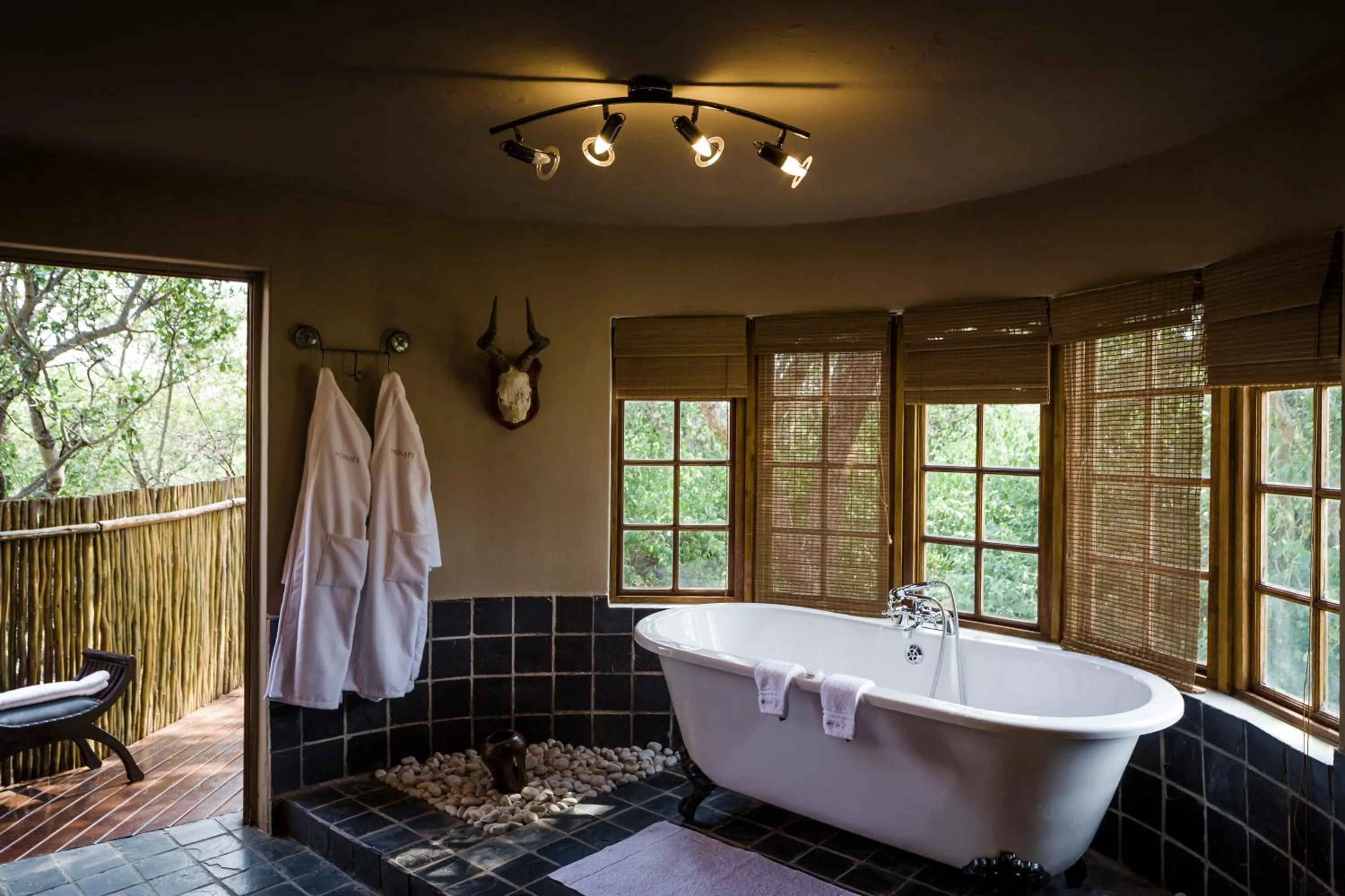 Bathroom in Monate Game Lodge