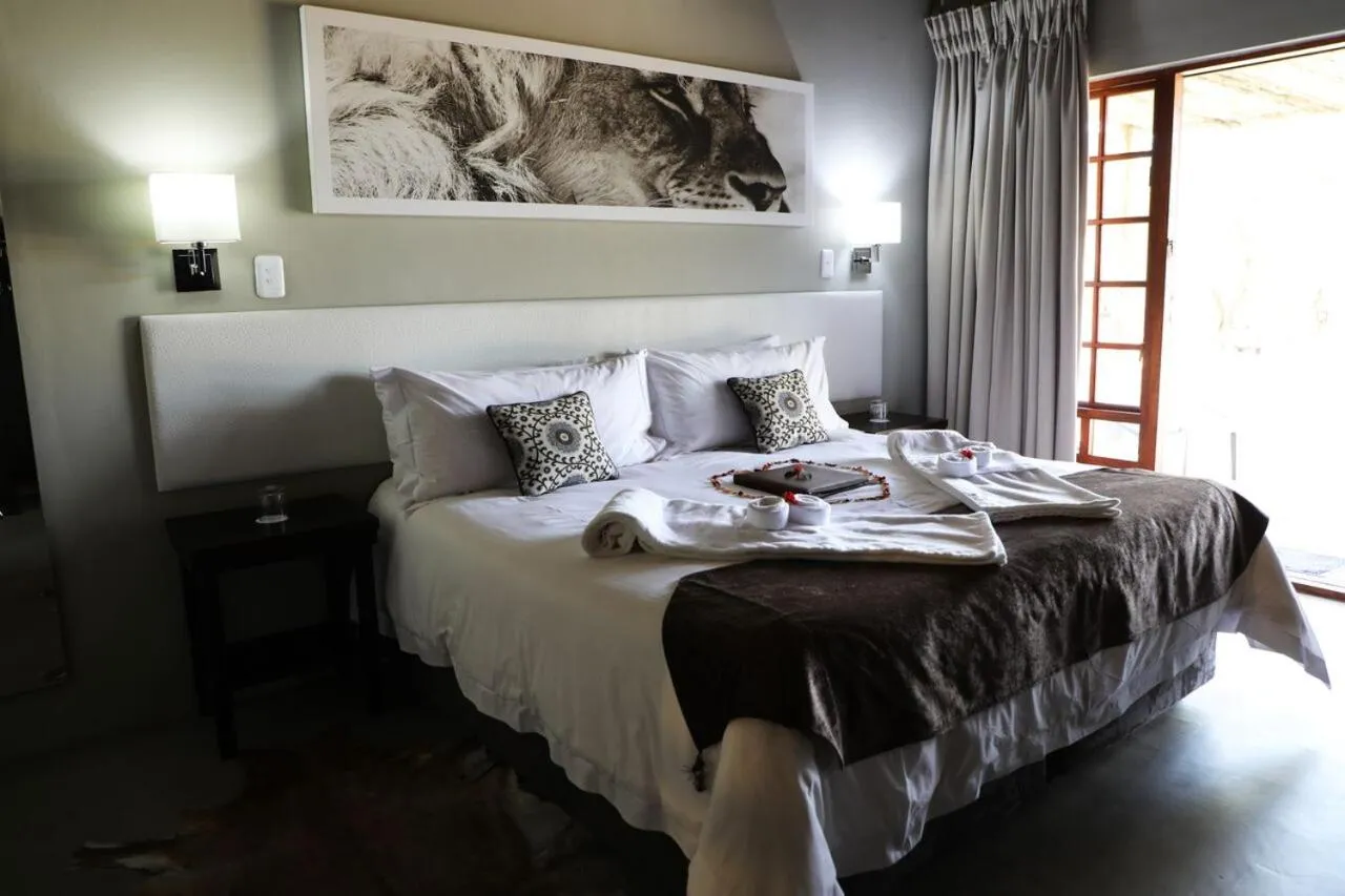 Bed in Monate Game Lodge