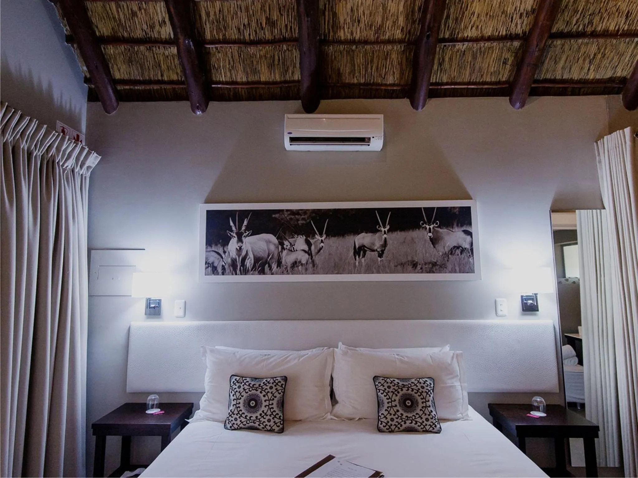Bedroom, Bed in Monate Game Lodge