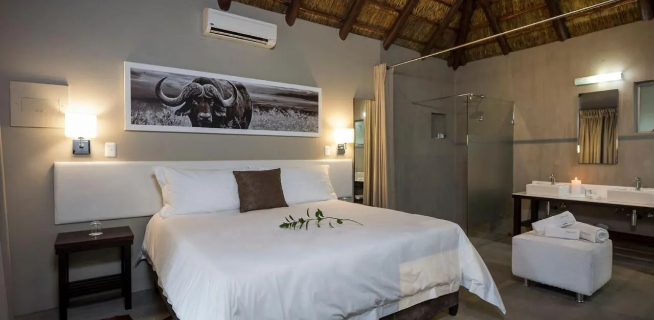 Bed in Monate Game Lodge