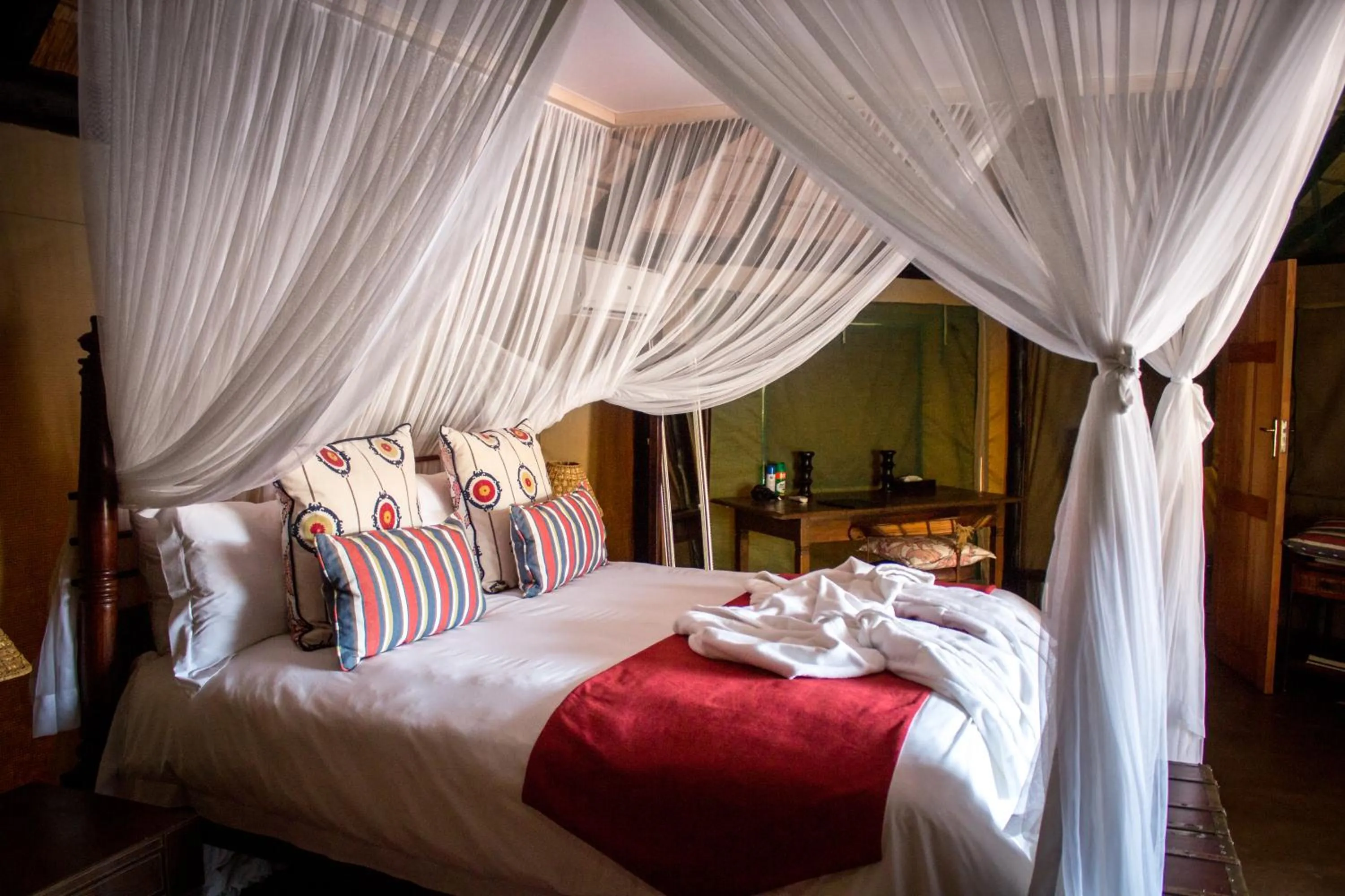 Bed in Monate Game Lodge