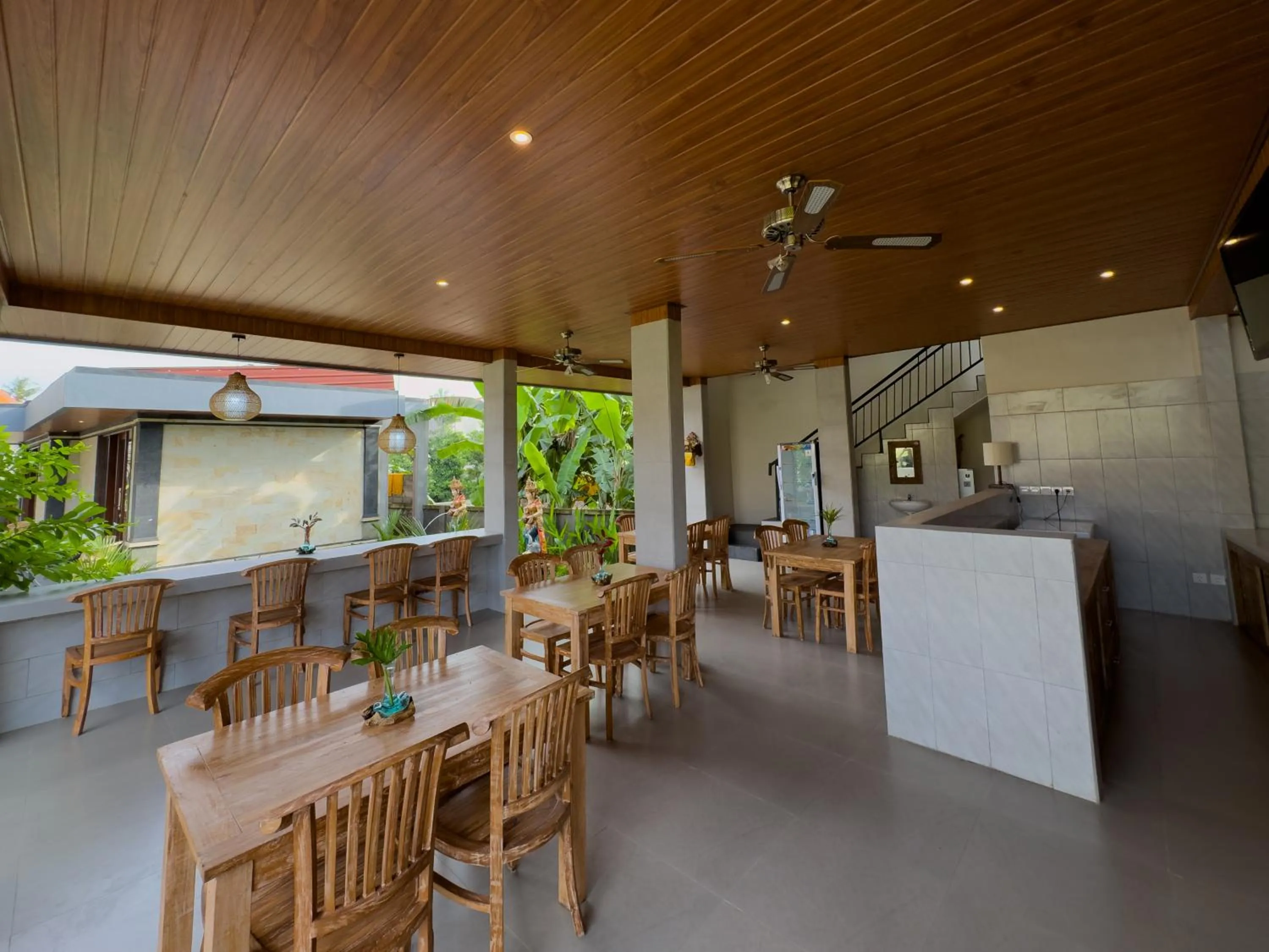 Restaurant/places to eat in Koeluma Bali