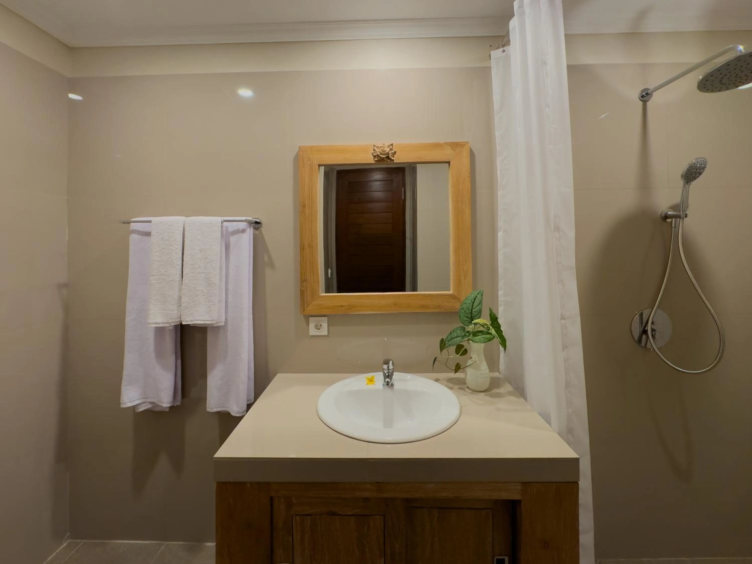 Shower in Koeluma Bali