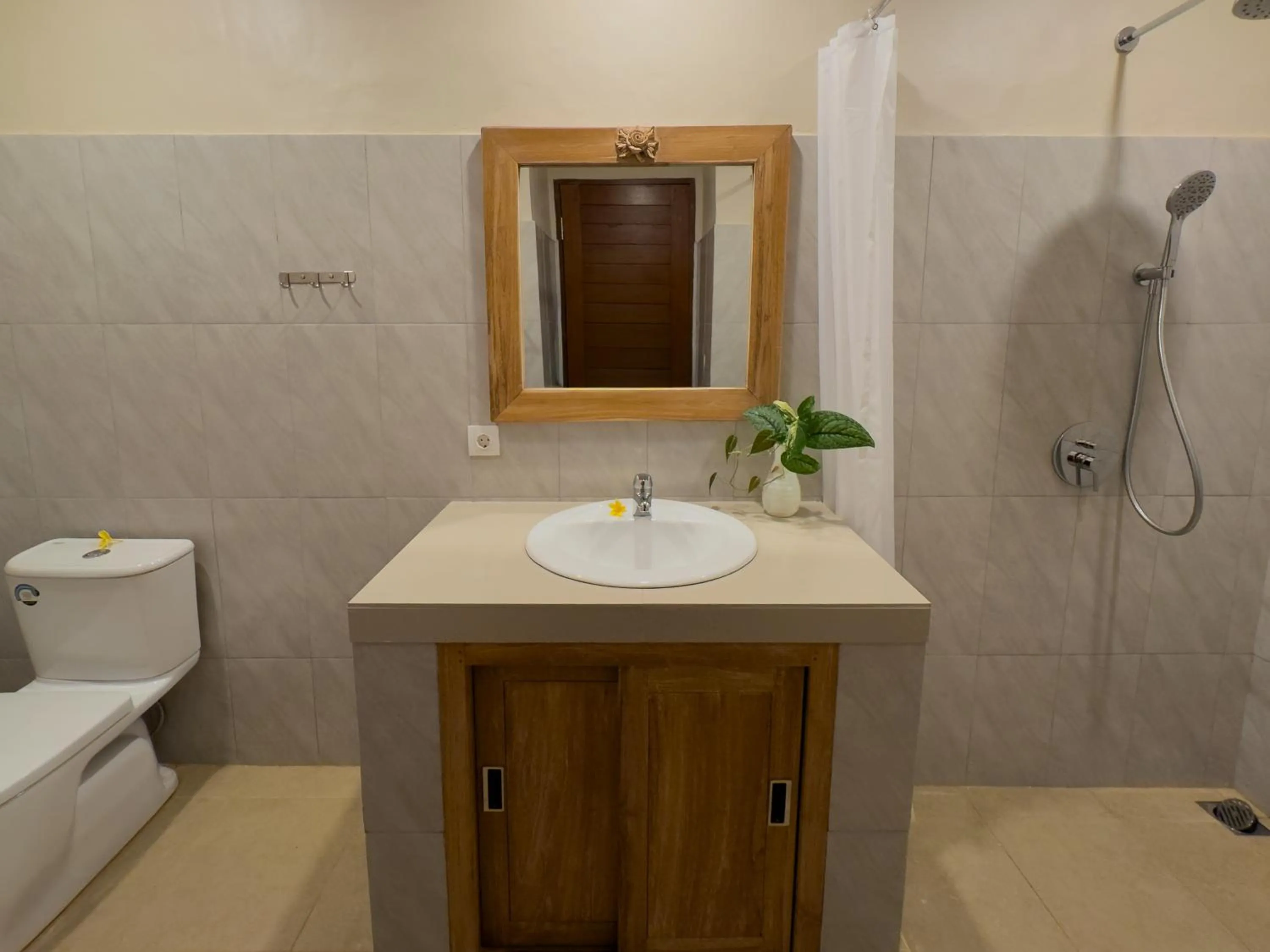 Shower in Koeluma Bali