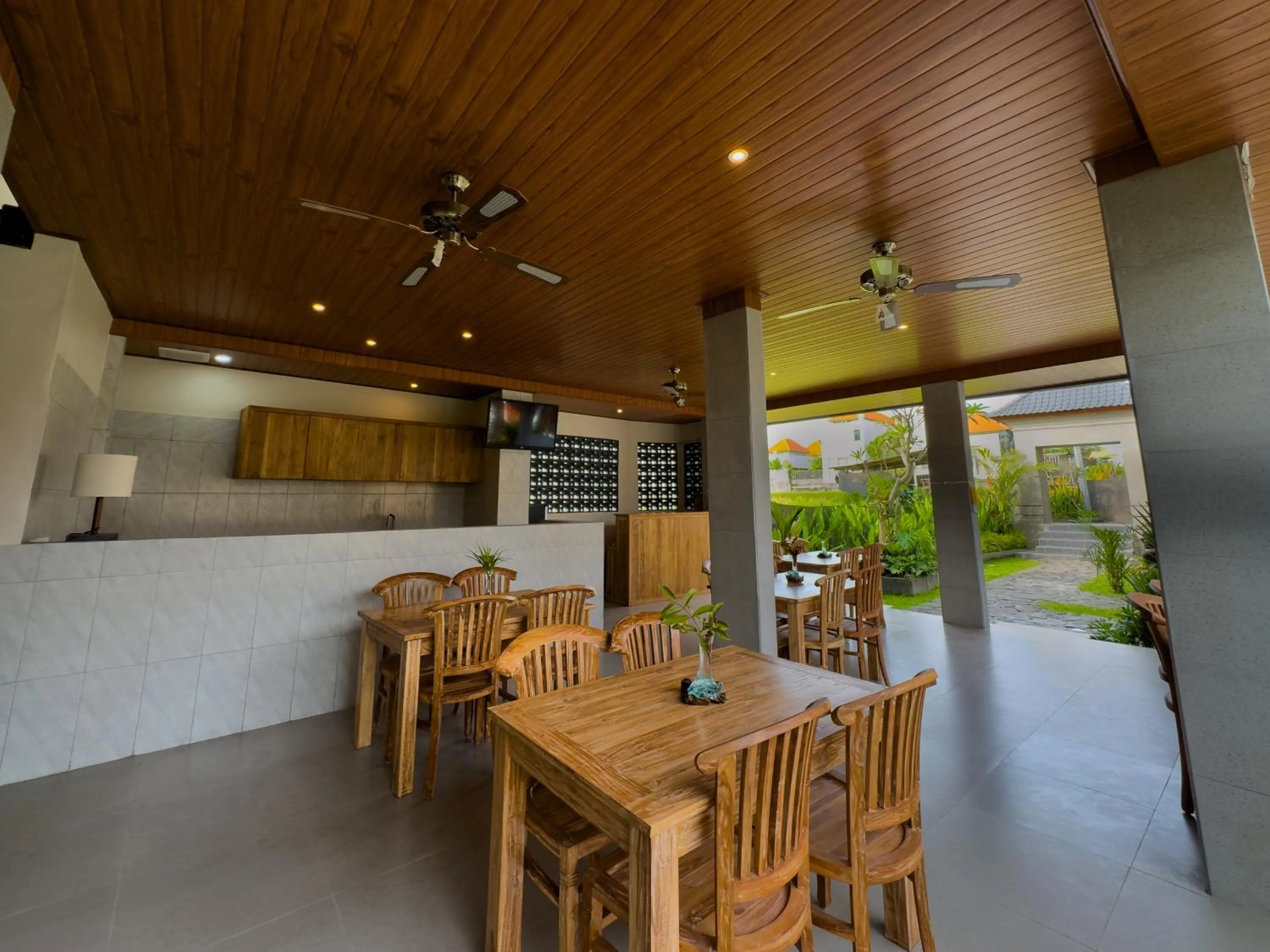 Restaurant/places to eat in Koeluma Bali