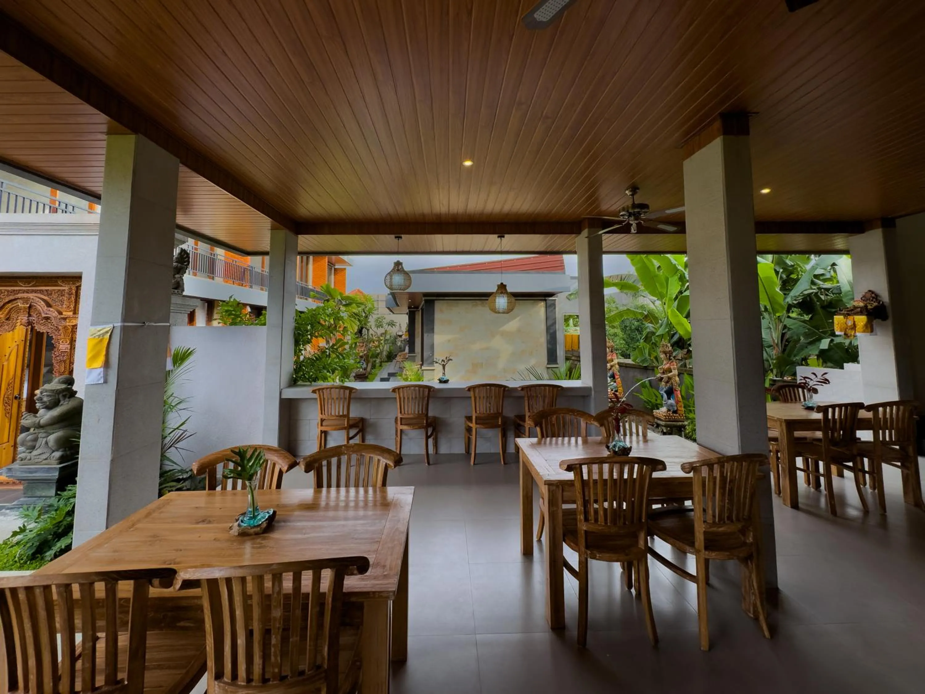 Restaurant/places to eat in Koeluma Bali