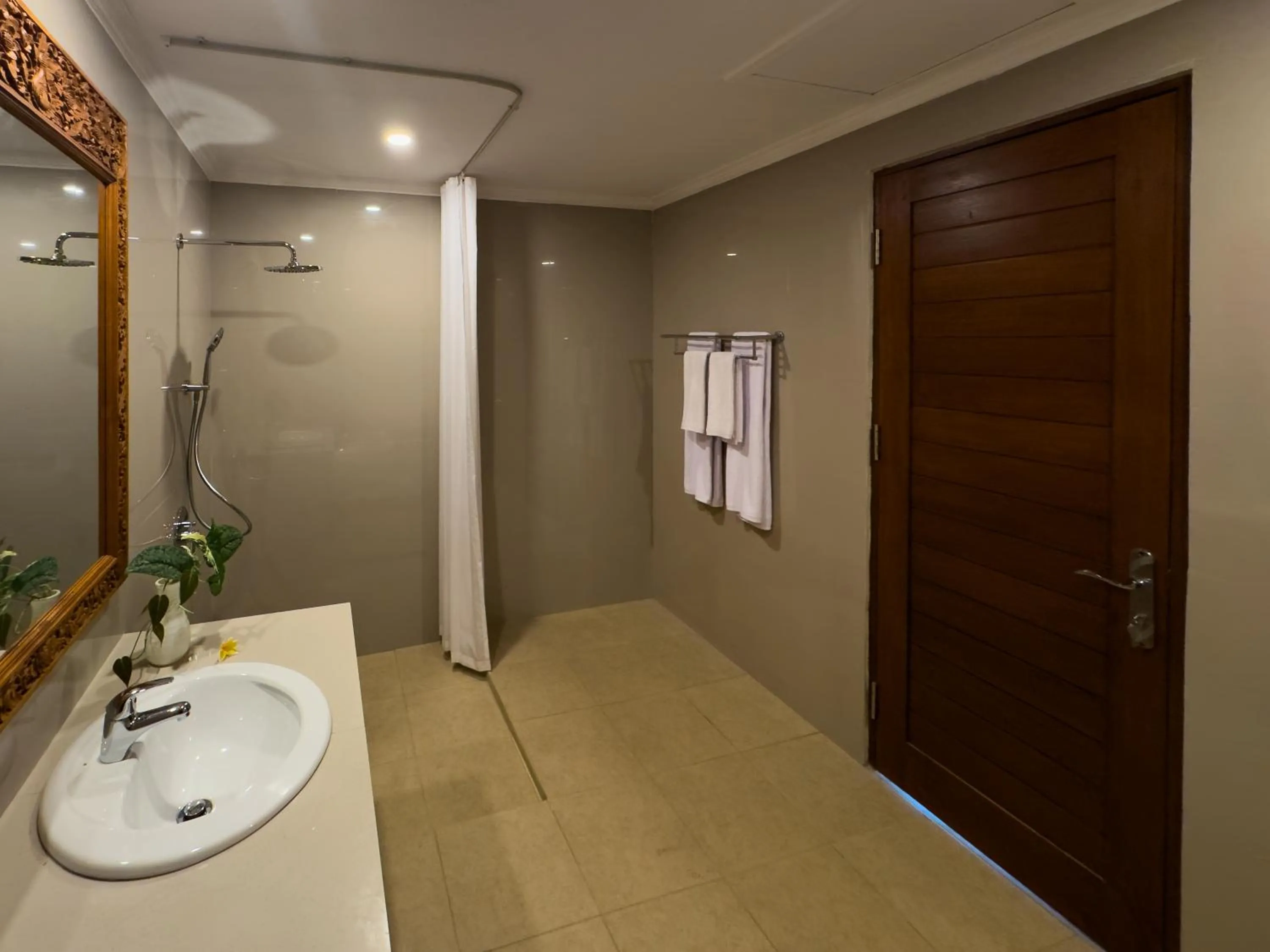 Shower in Koeluma Bali