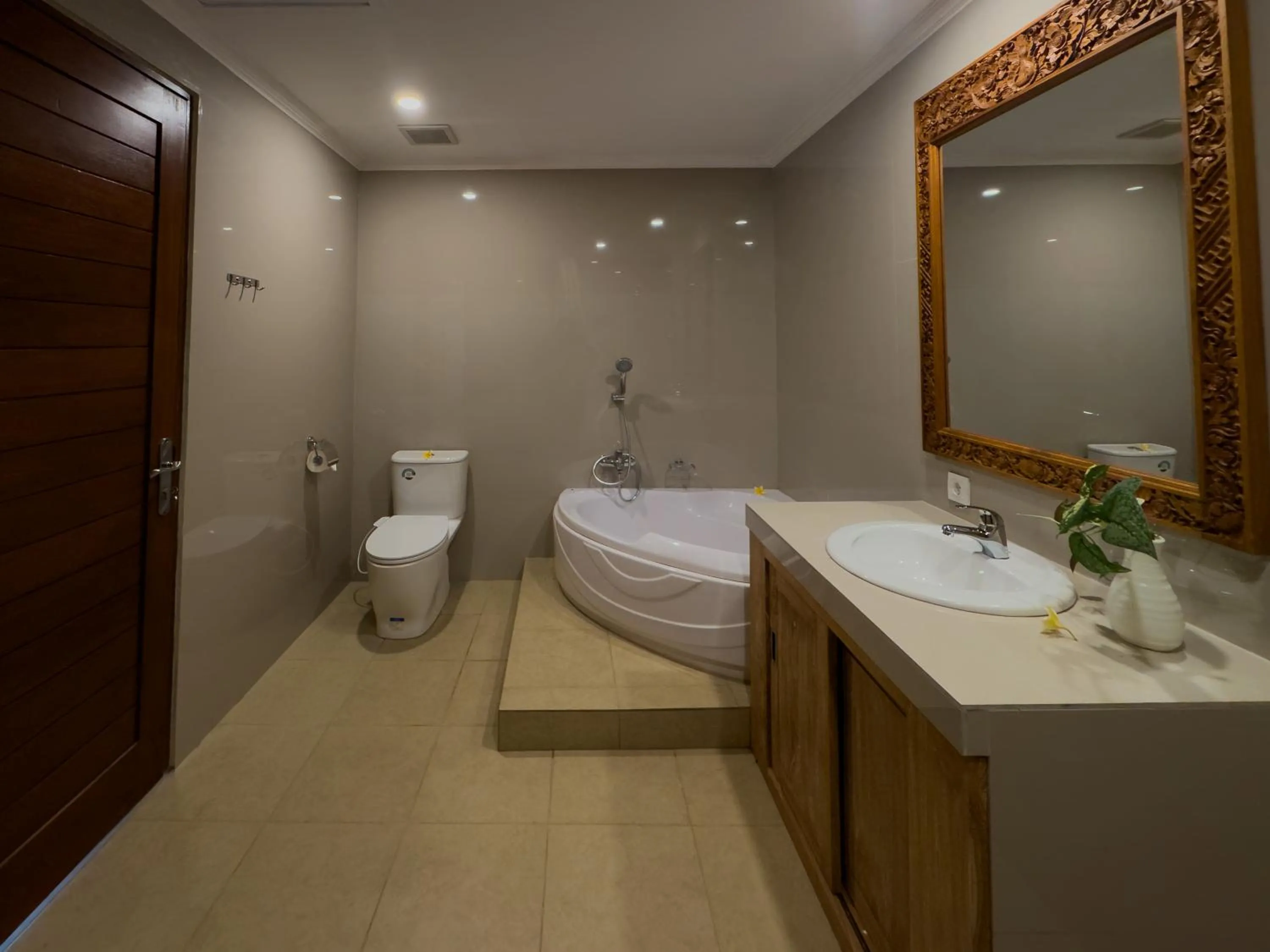 Shower in Koeluma Bali