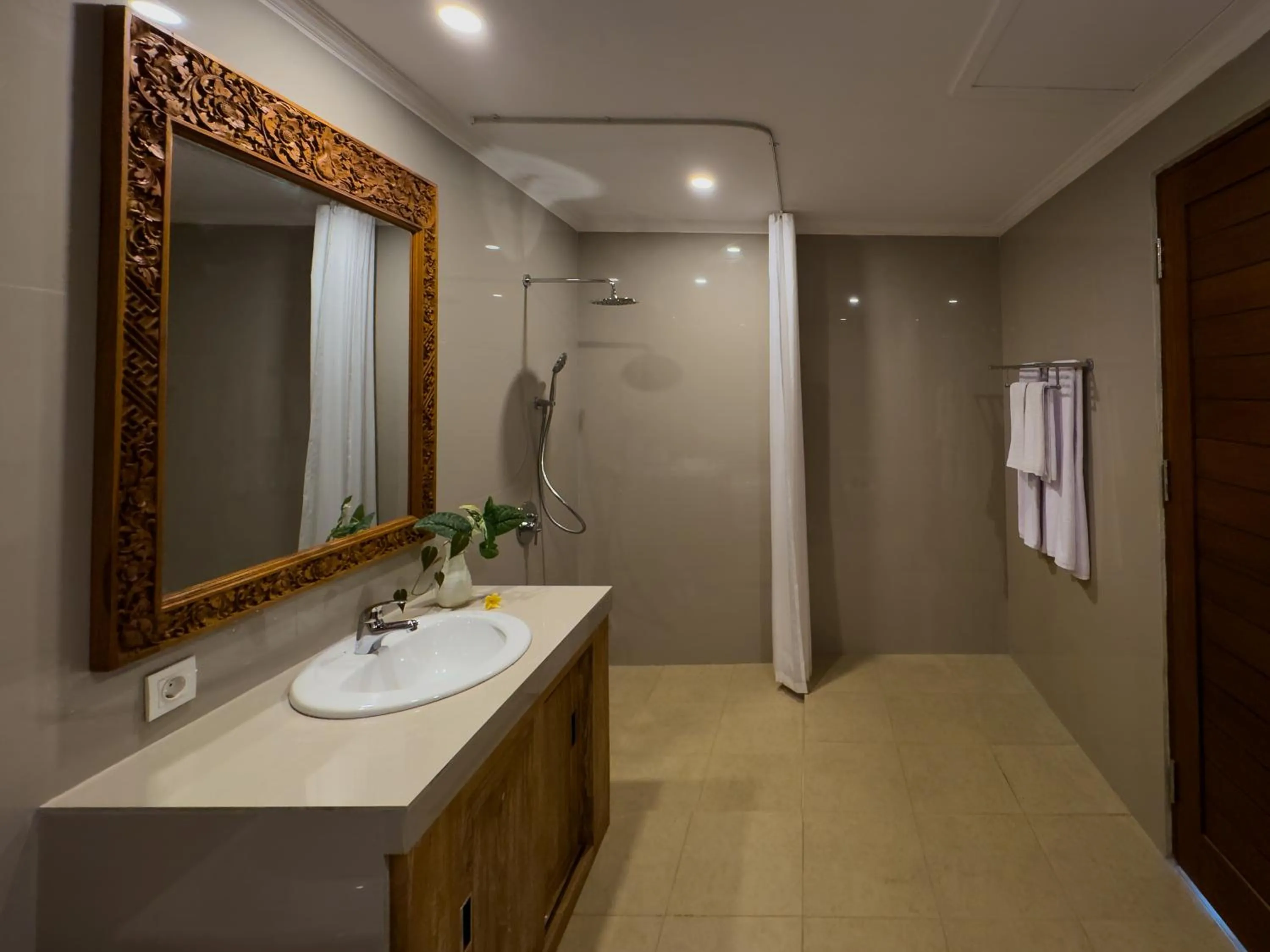 Shower in Koeluma Bali
