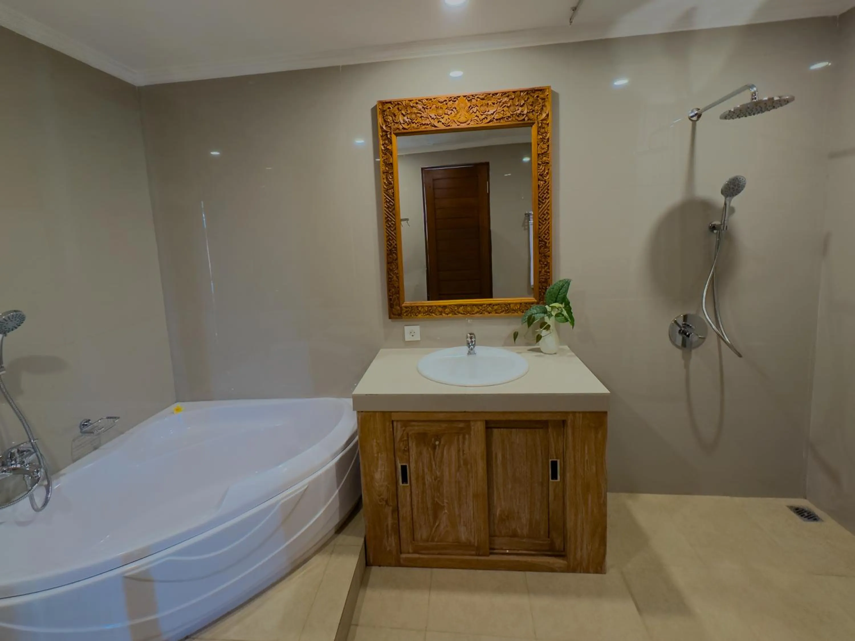 Shower in Koeluma Bali