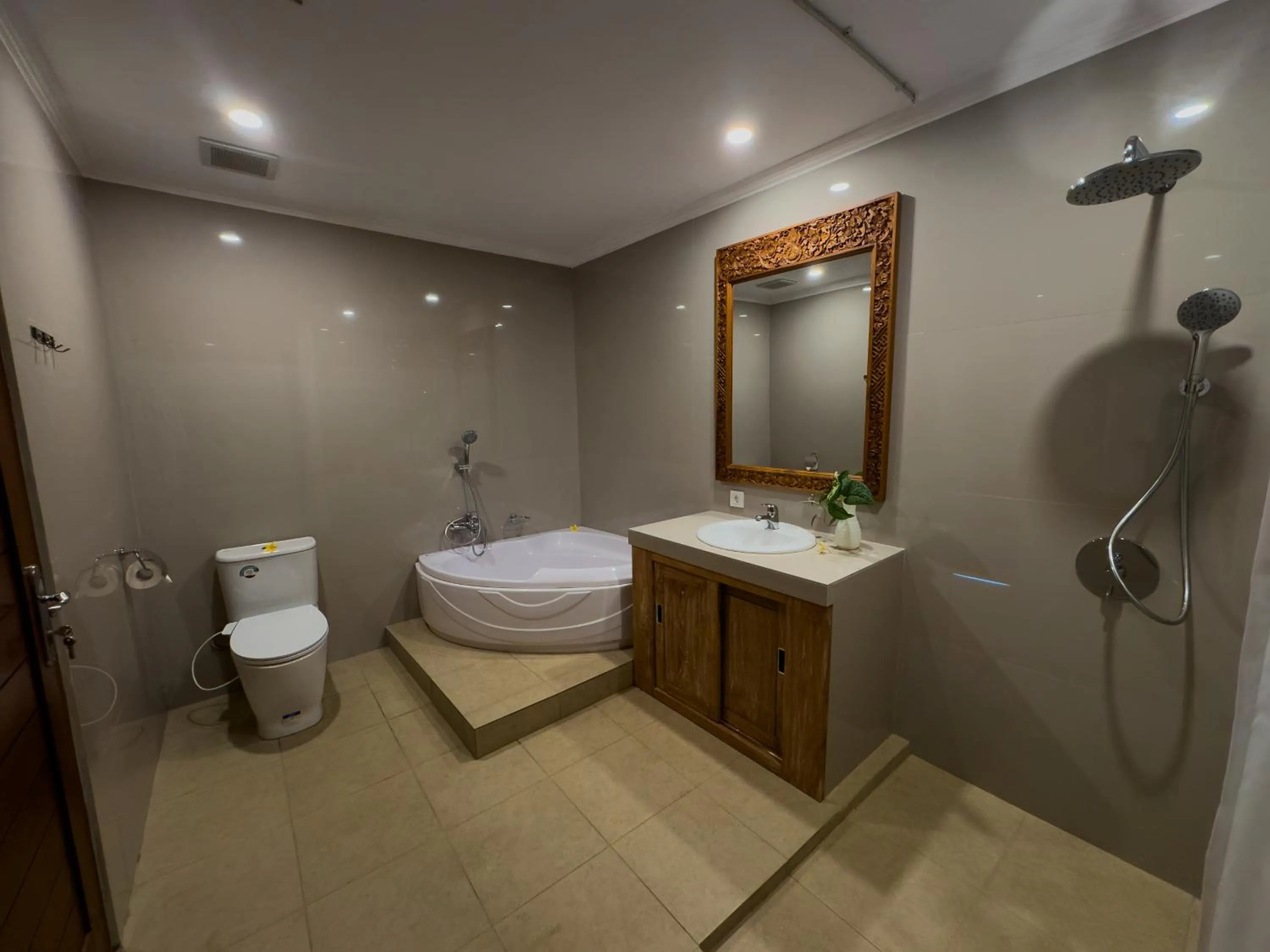 Shower in Koeluma Bali