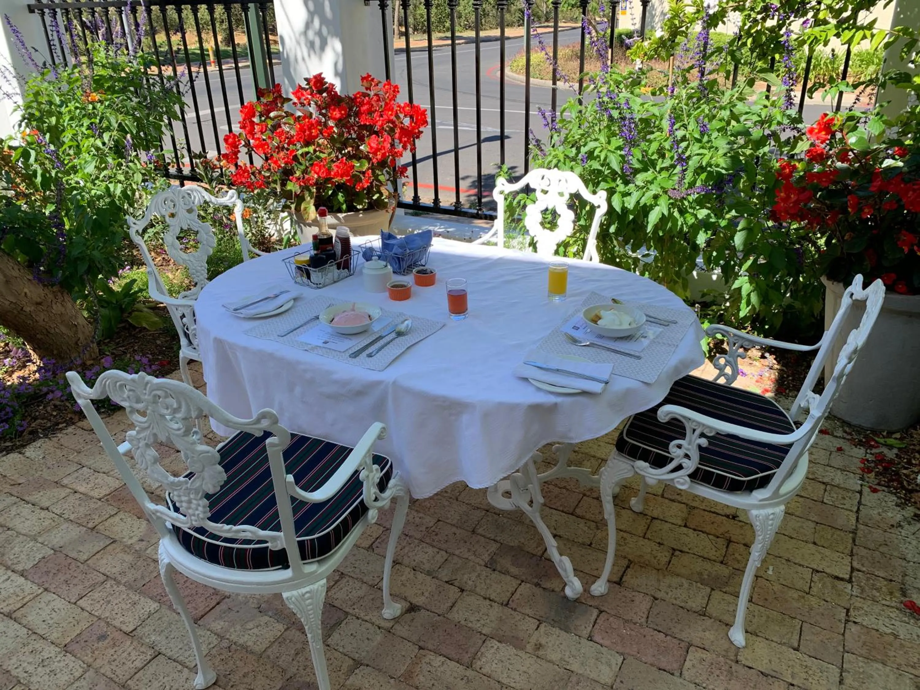 Breakfast in Just Joey Lodge