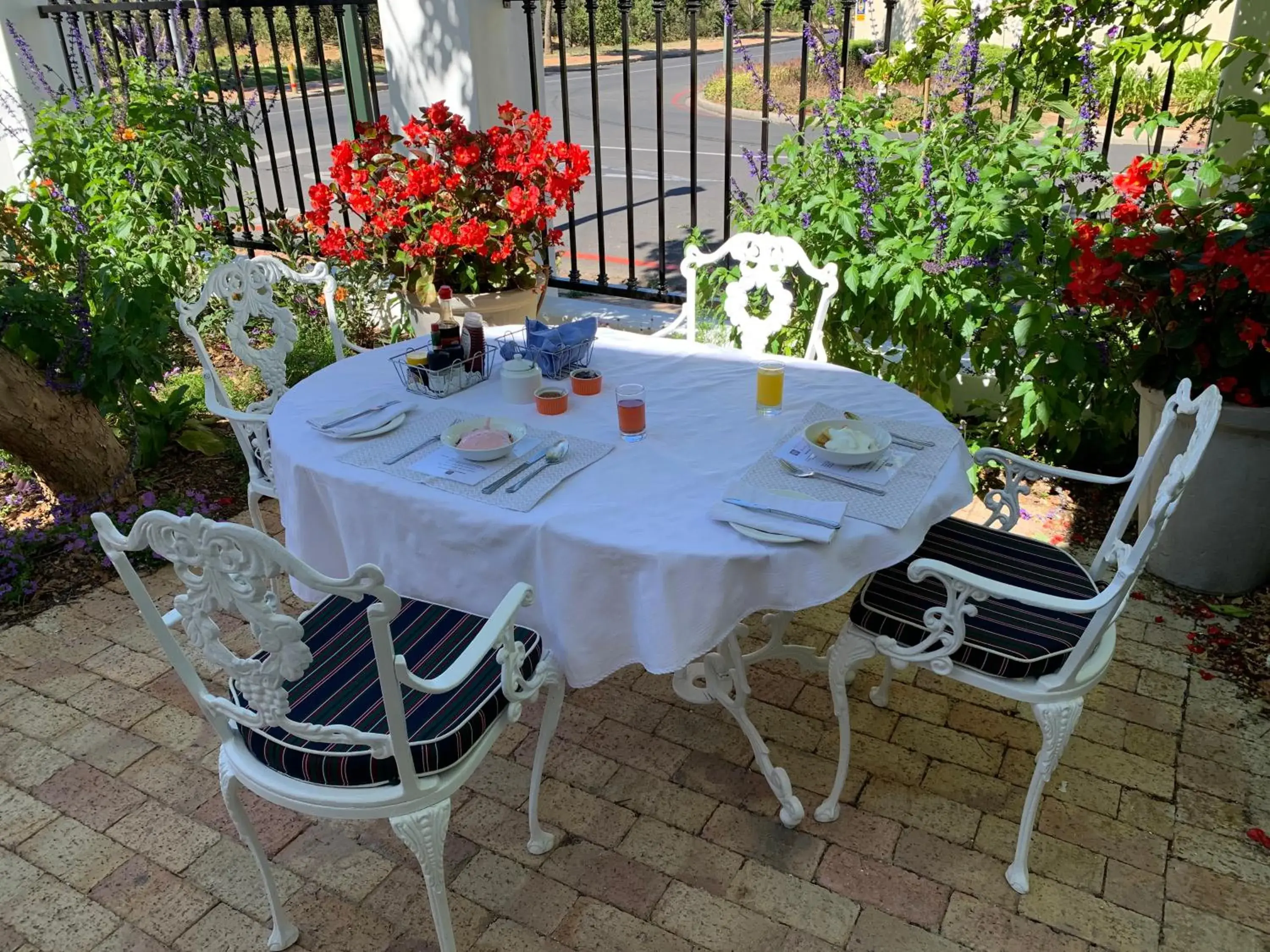 Breakfast in Just Joey Lodge Breakfast in Just Joey Lodge