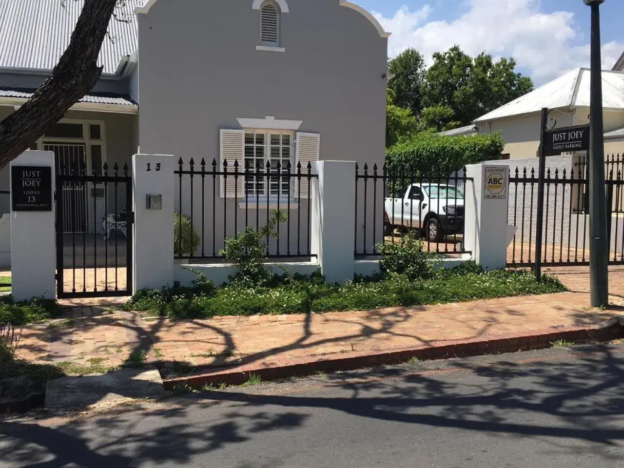 Facade/entrance in Just Joey Lodge Facade/entrance in Just Joey Lodge