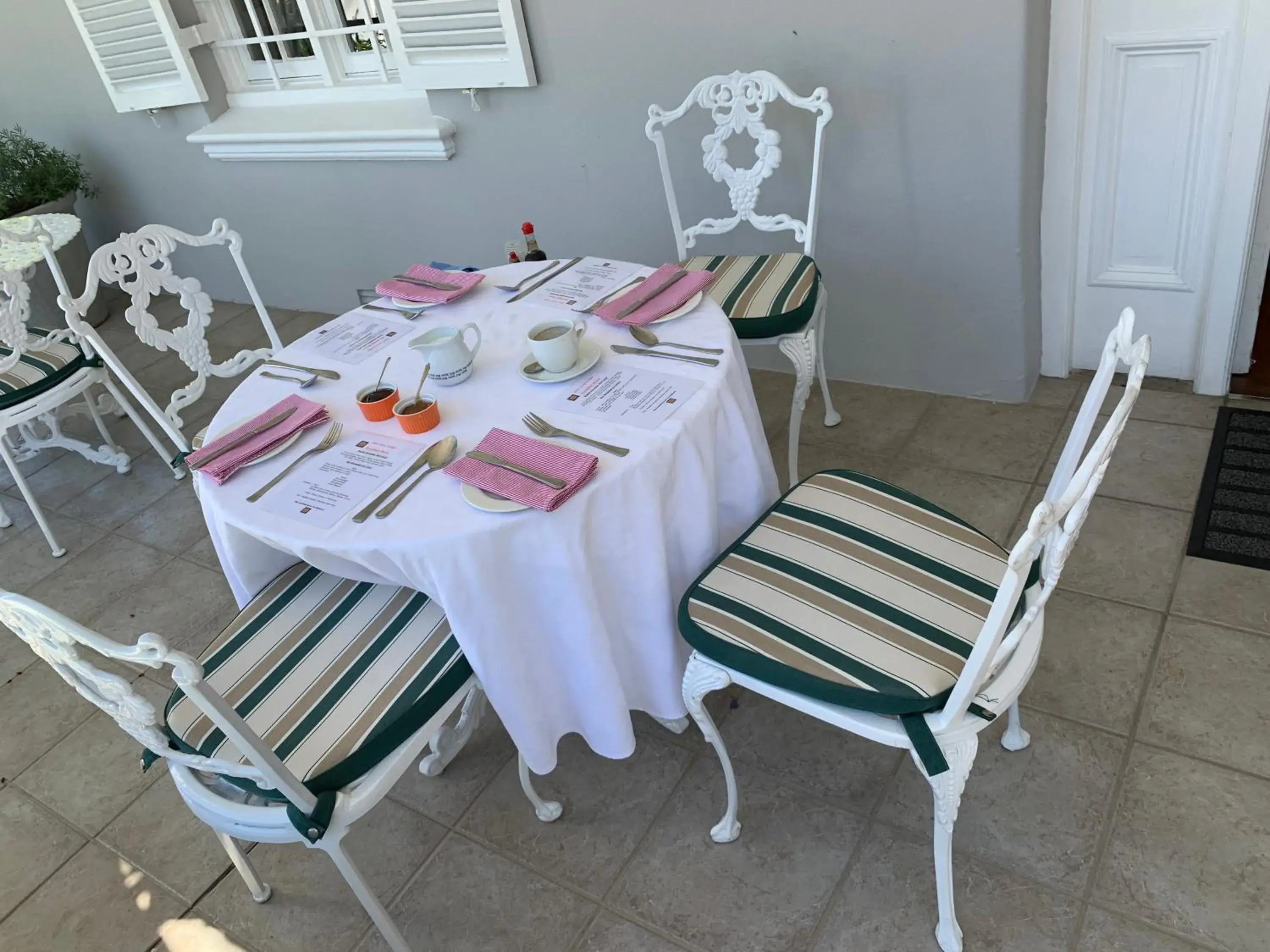 Breakfast in Just Joey Lodge Breakfast in Just Joey Lodge