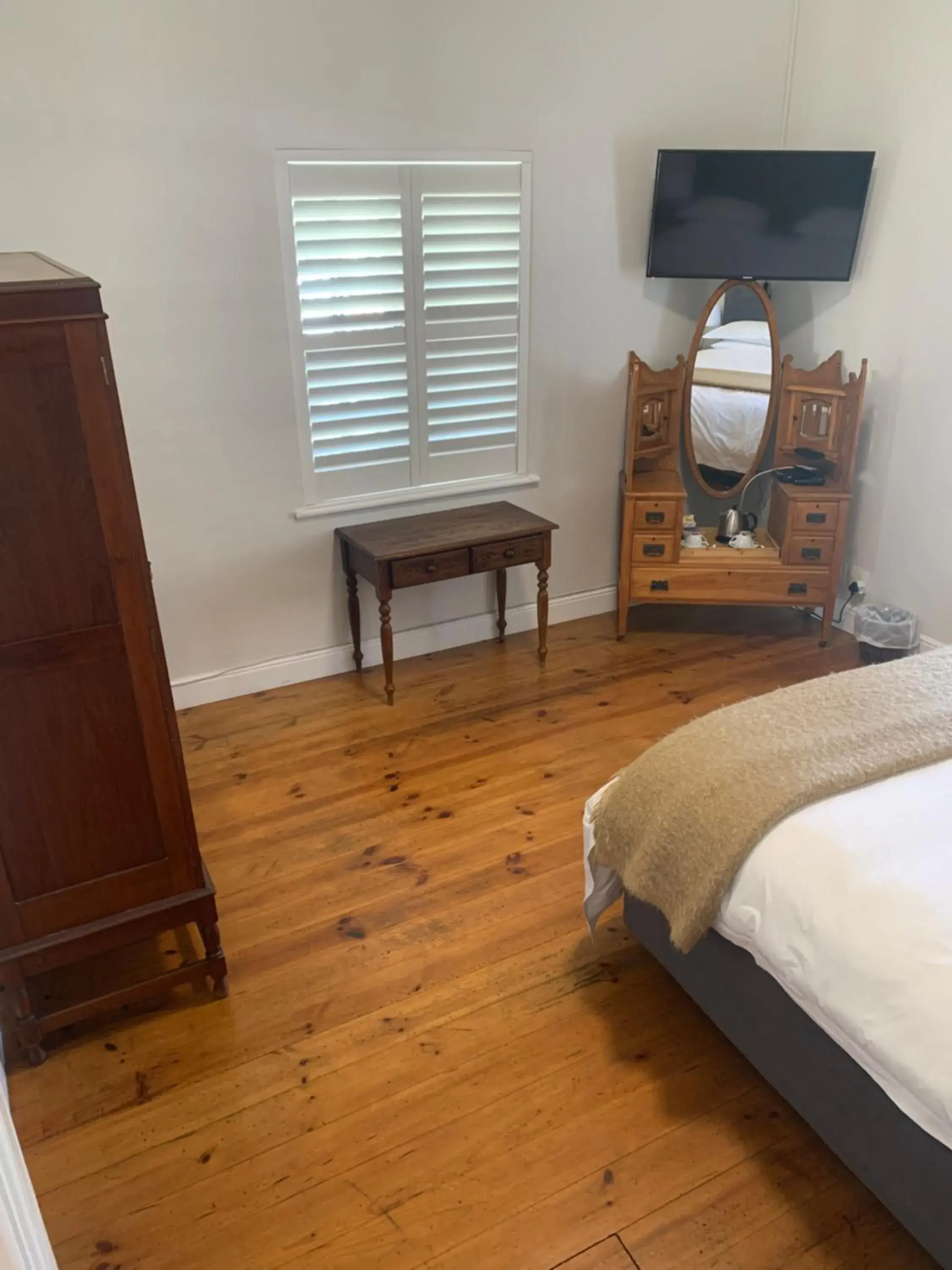 TV and multimedia, Bed in Just Joey Lodge TV and multimedia, Bed in Just Joey Lodge