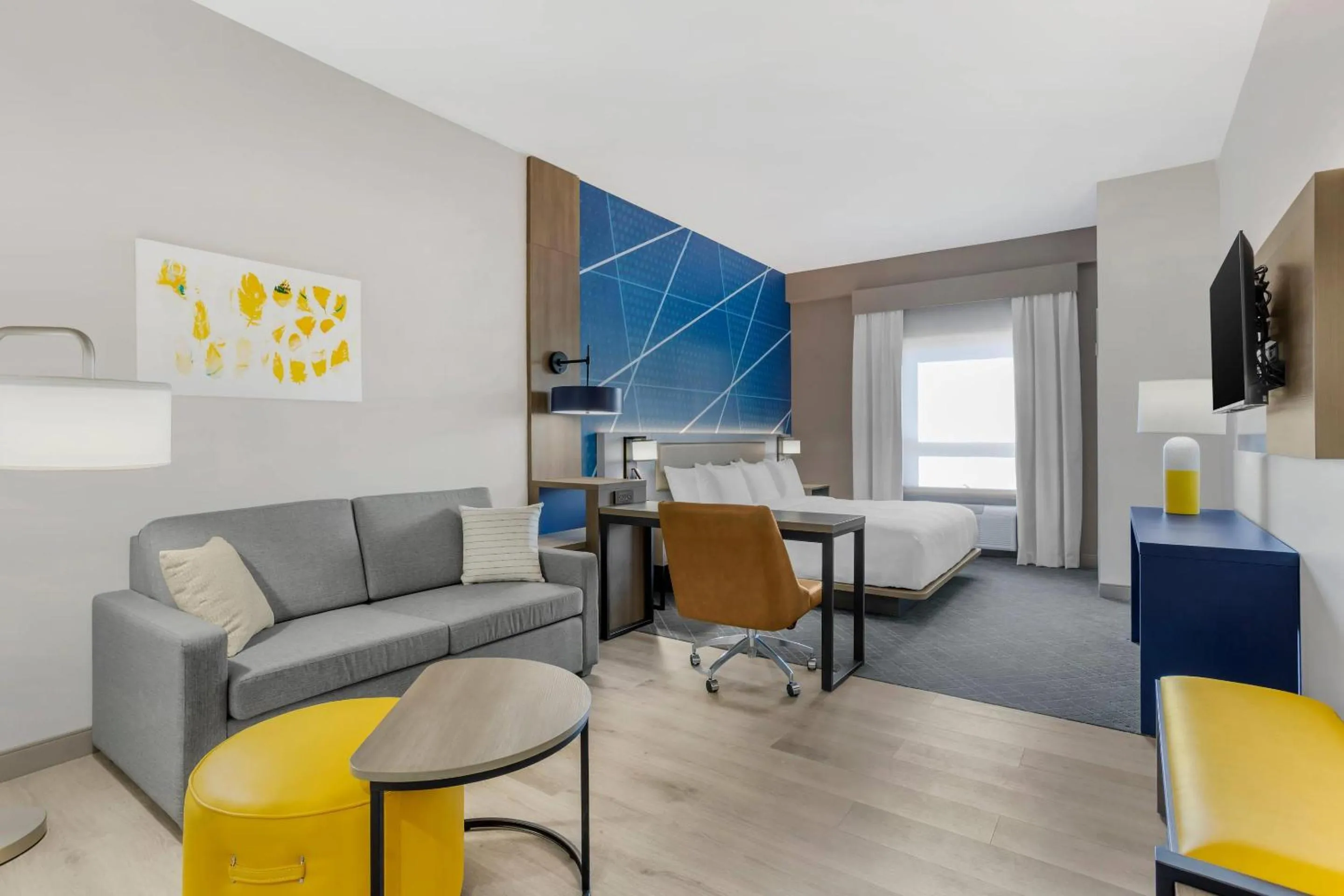 Bedroom in Comfort Suites Central Valley - Woodbury