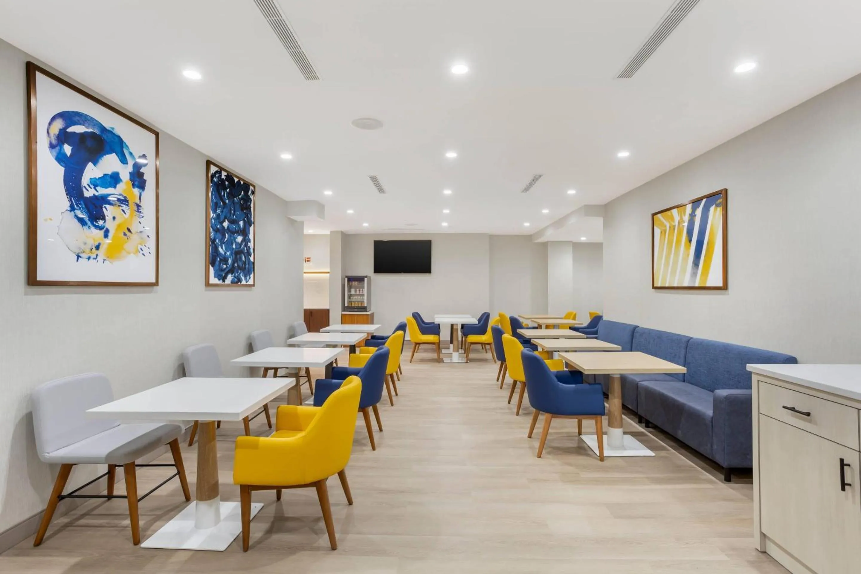 Breakfast in Comfort Suites Central Valley - Woodbury