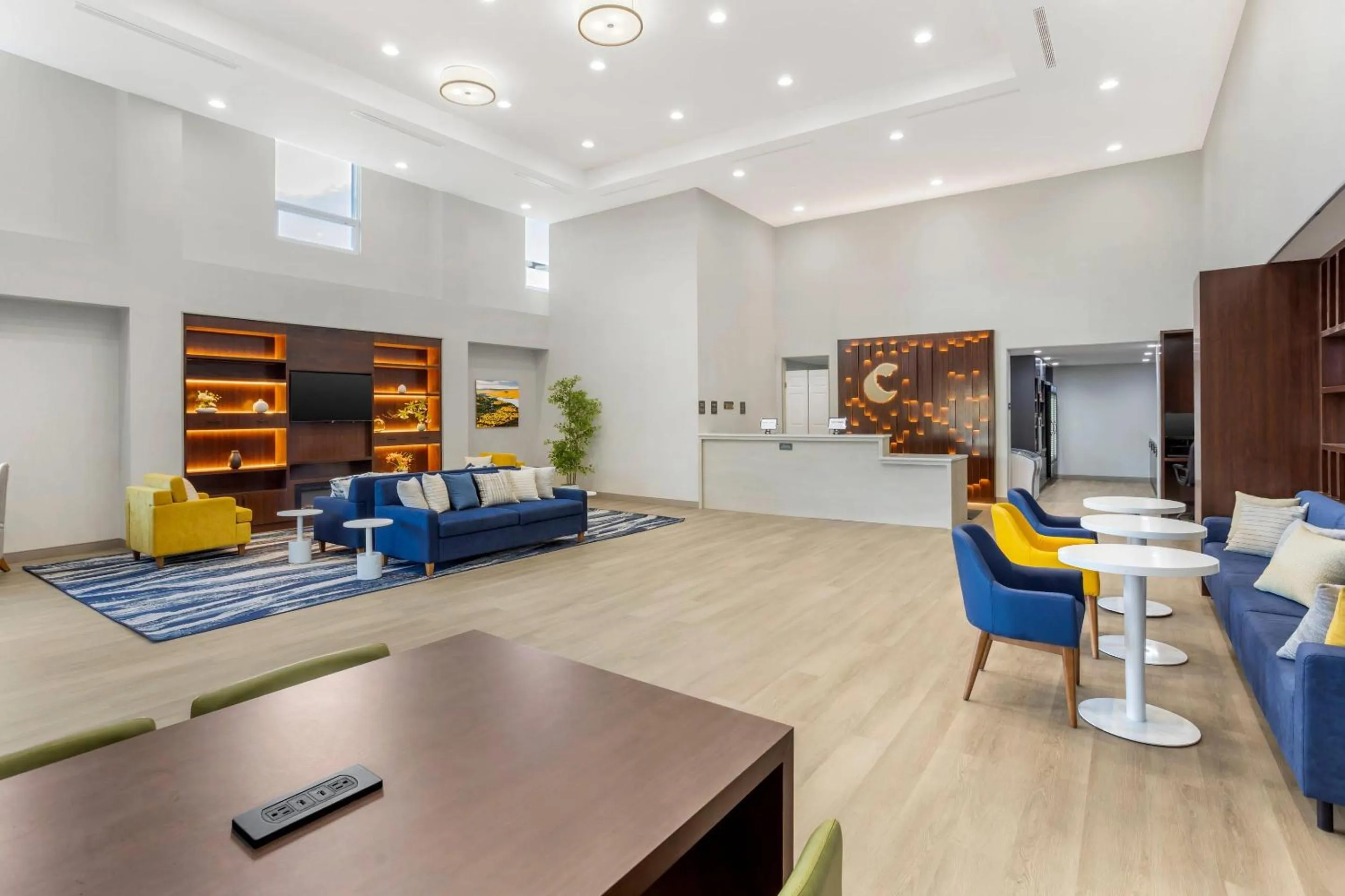 Lobby or reception in Comfort Suites Central Valley - Woodbury