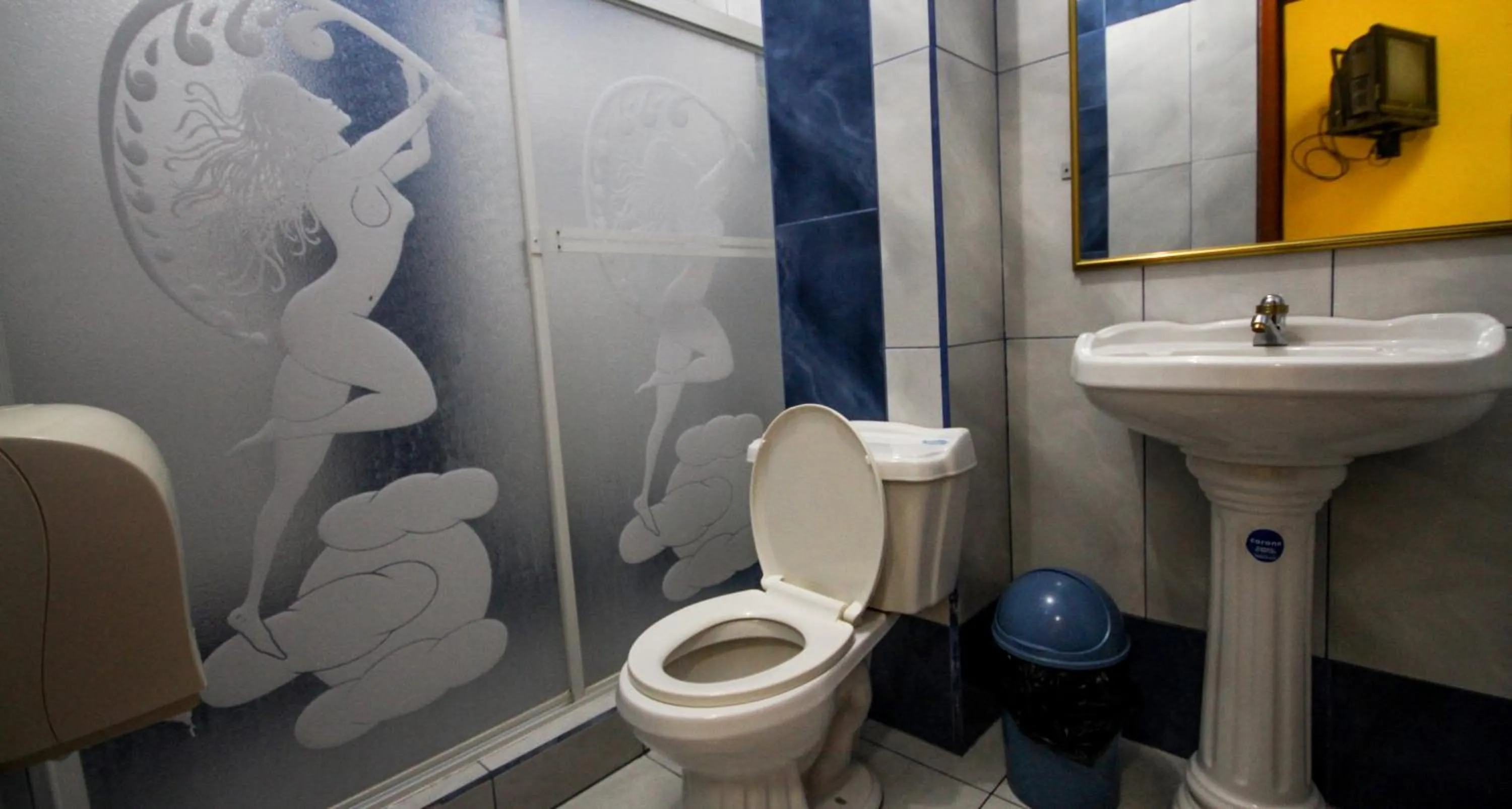 Bathroom in Hotel Coca Imperial