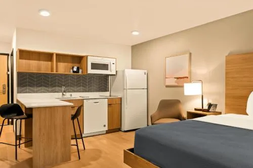 LivAway Suites Phoenix-Glendale