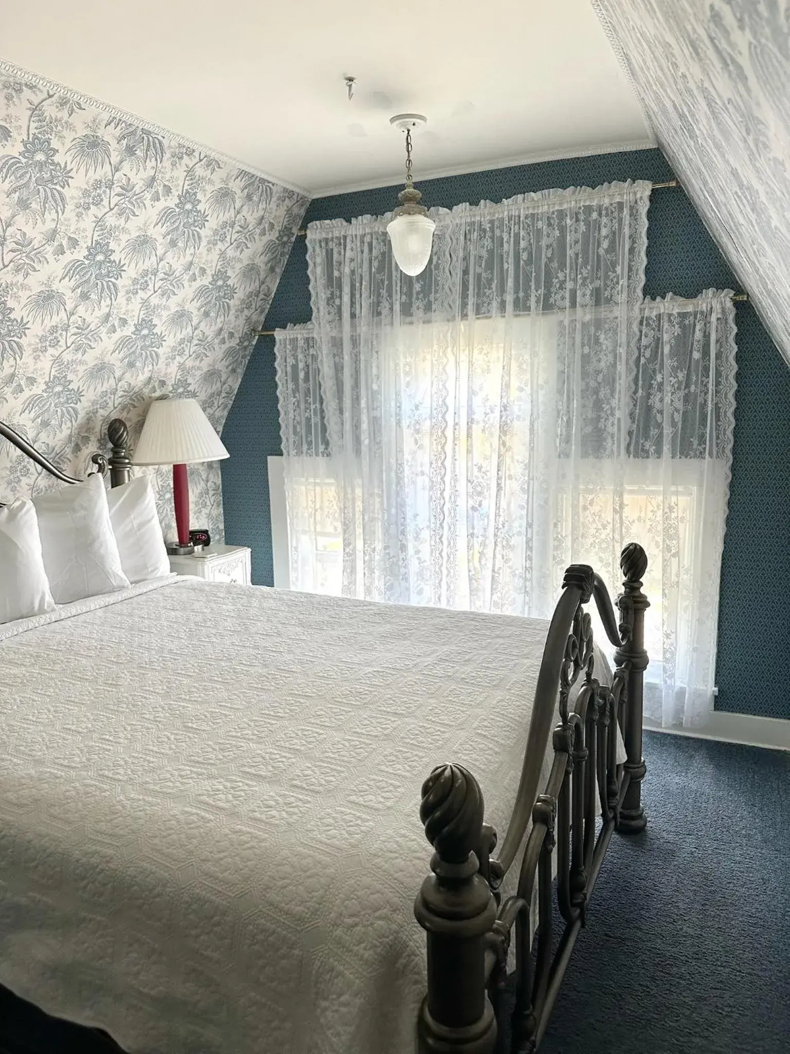 Deluxe Queen Room (Wedgewood) - single occupancy in The Ginkgo Tree Deluxe Queen Room (Wedgewood) - single occupancy in The Ginkgo Tree