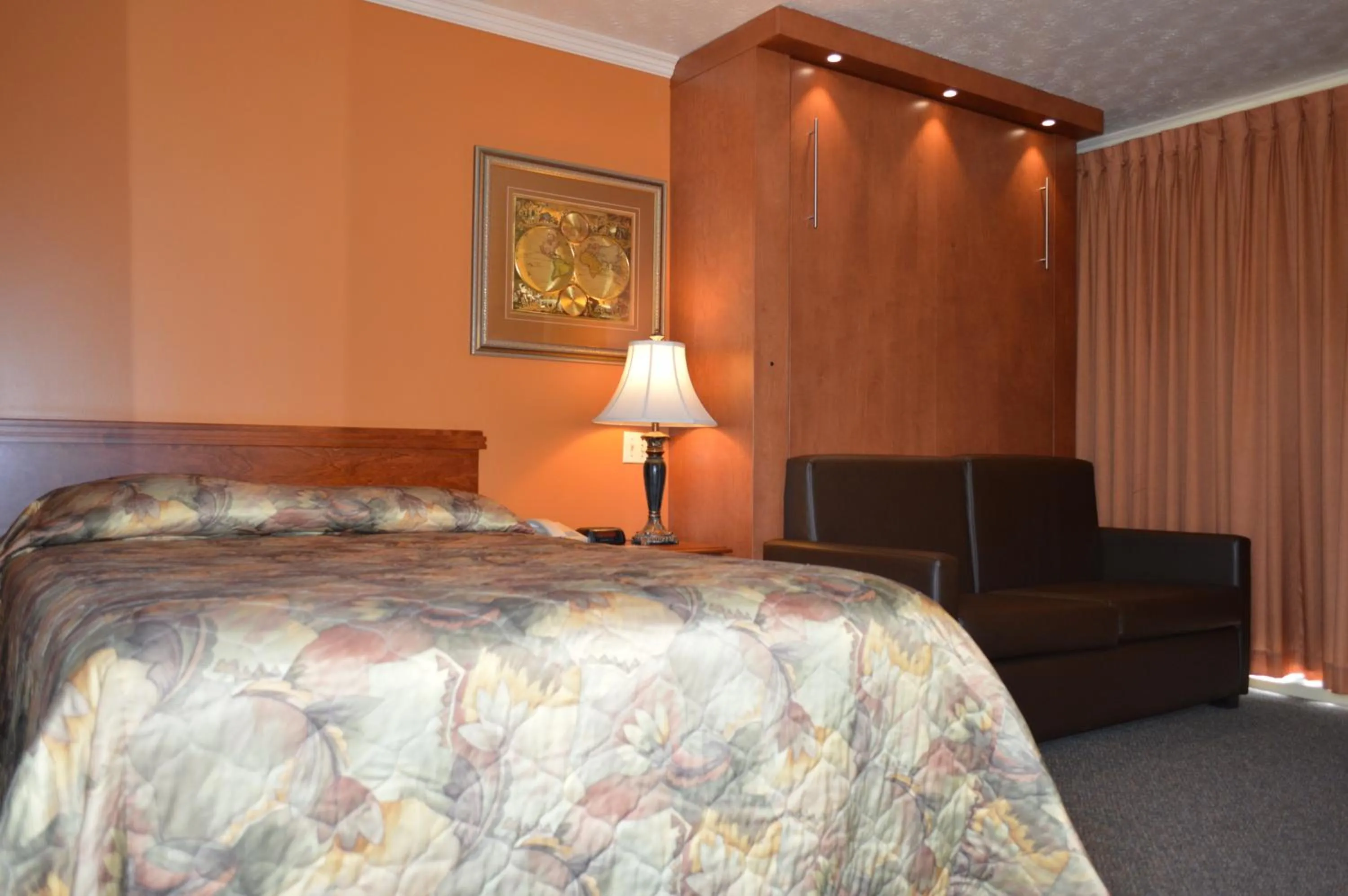 Photo of the whole room, Bed in Hôtel Maison Blanche