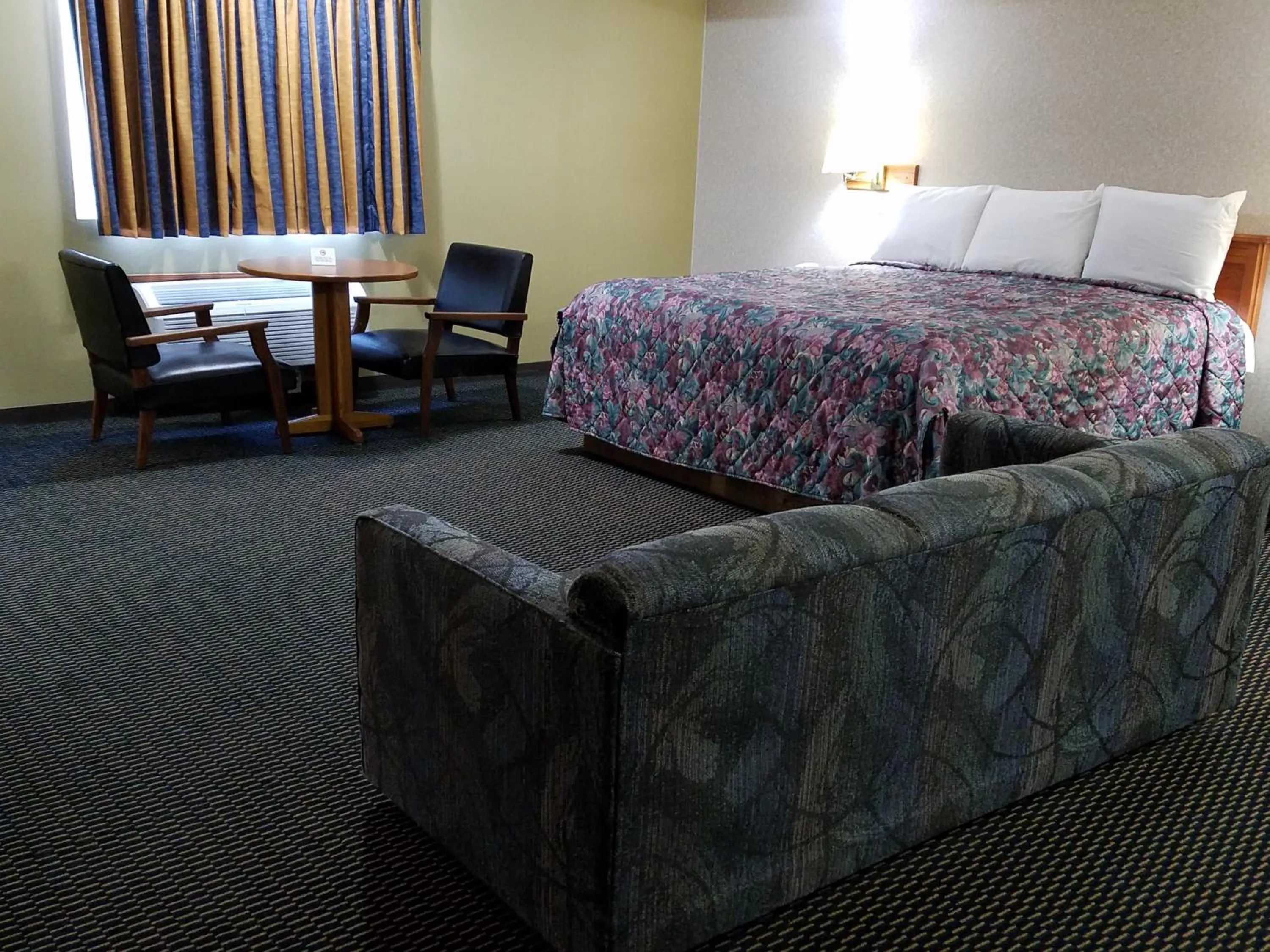 Photo of the whole room, Bed in Rodeway Inn Blair