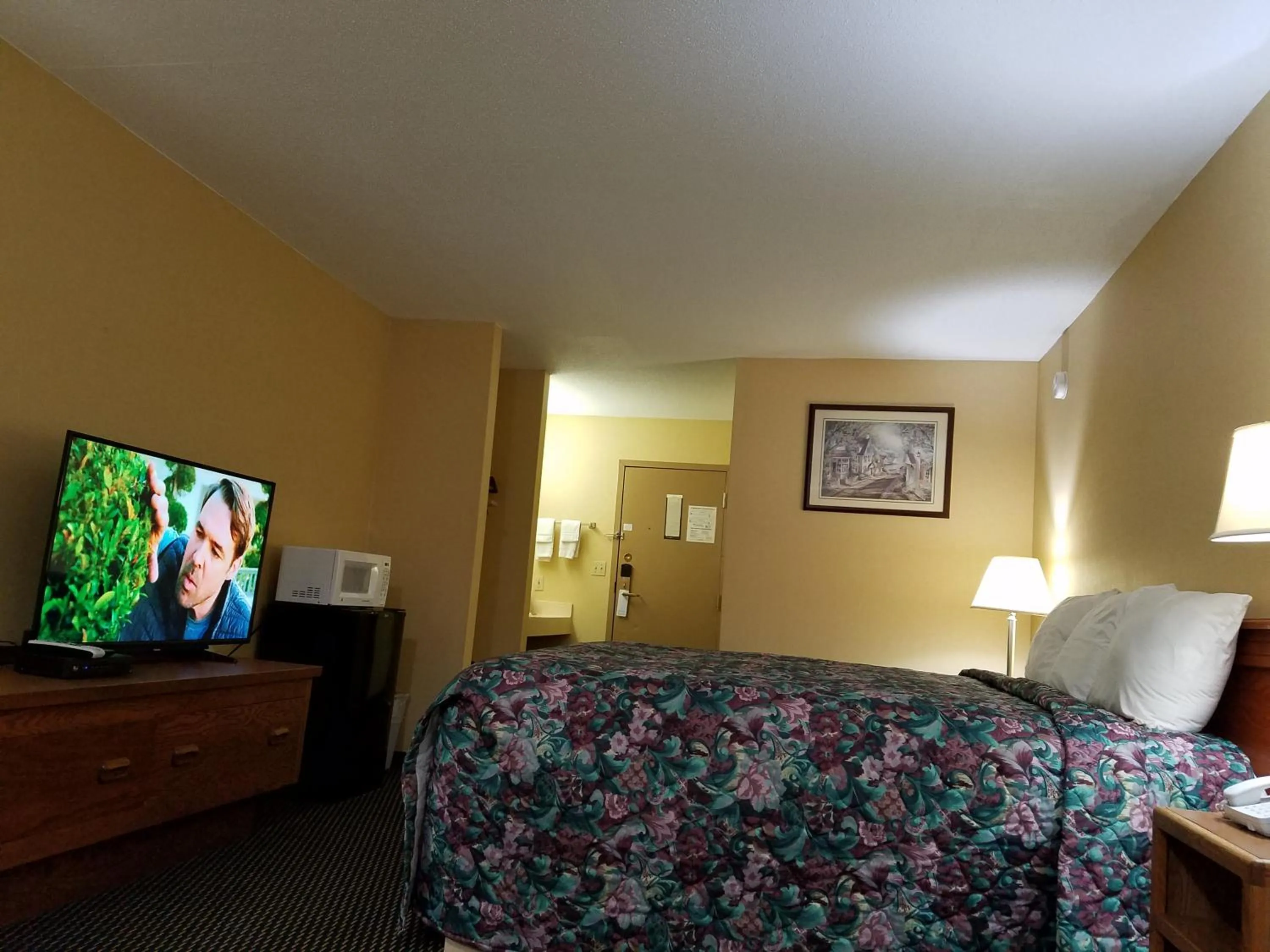 TV and multimedia, Bed in Rodeway Inn Blair