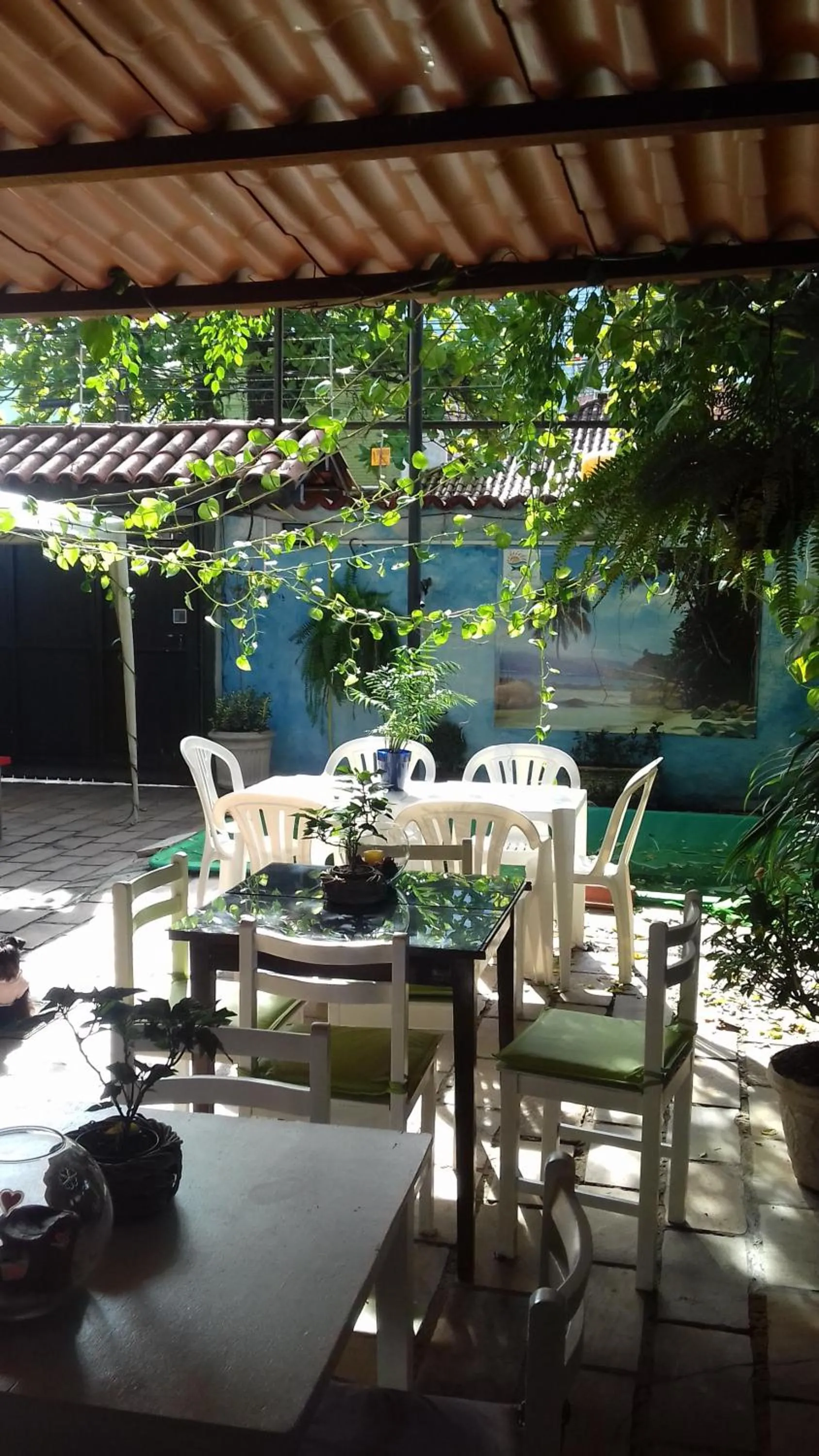 Restaurant/places to eat in Brumar Inn