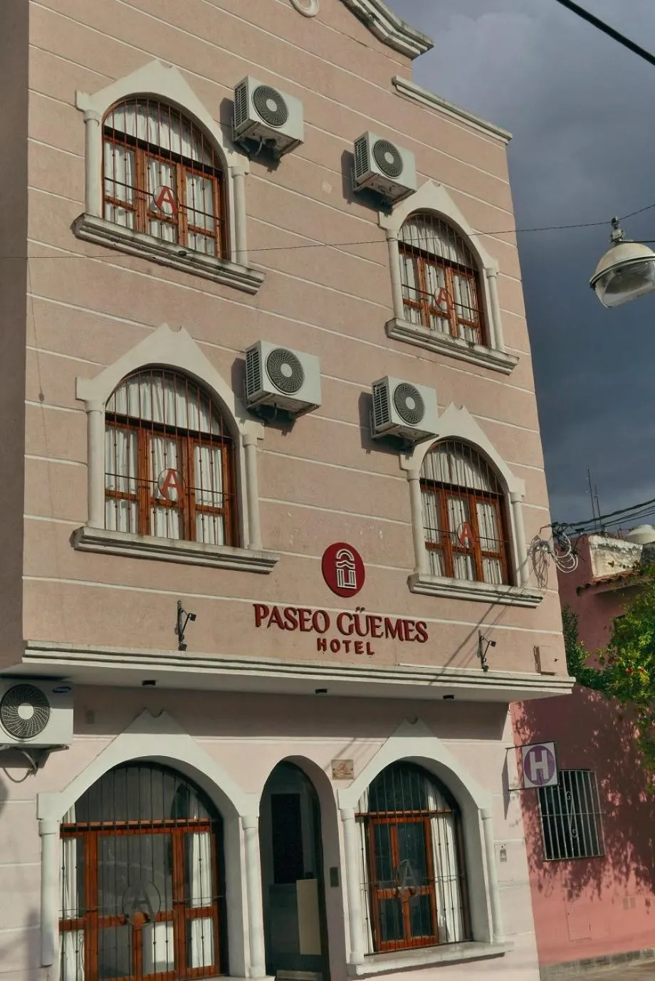 PASEO GüEMES HOTEL
