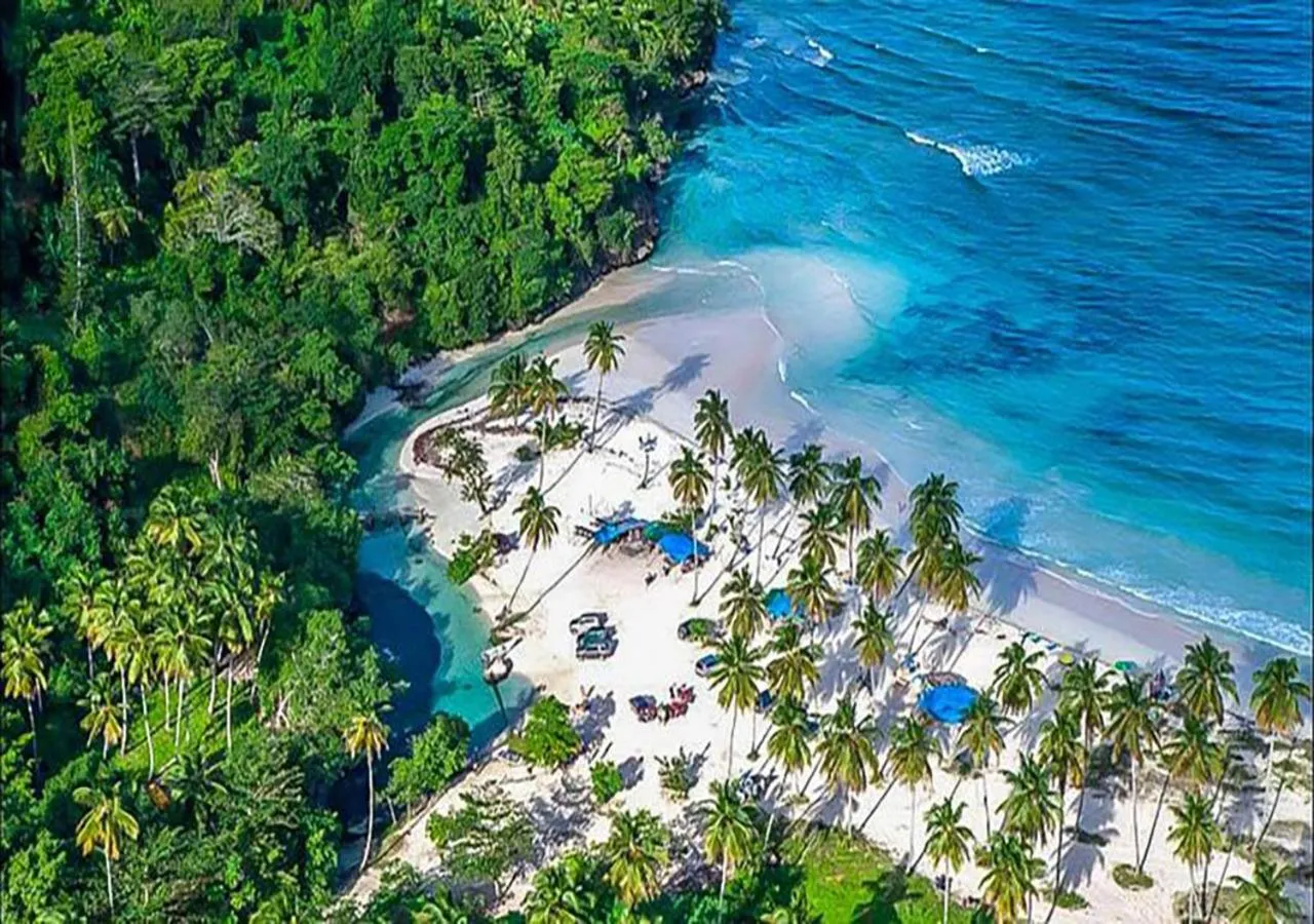 Beach in El Pelicano Apart-Hotel