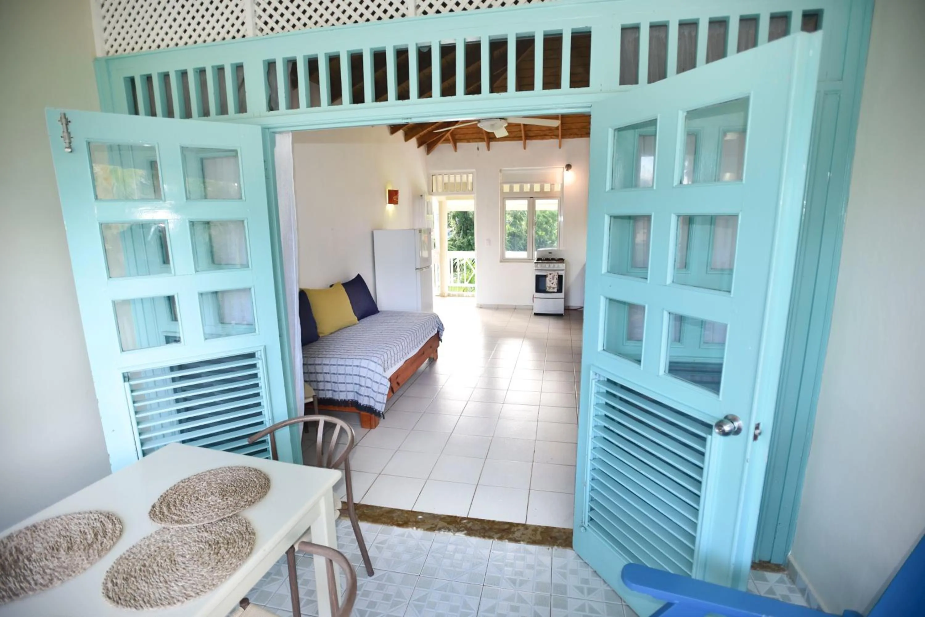 Living room, Bed in El Pelicano Apart-Hotel